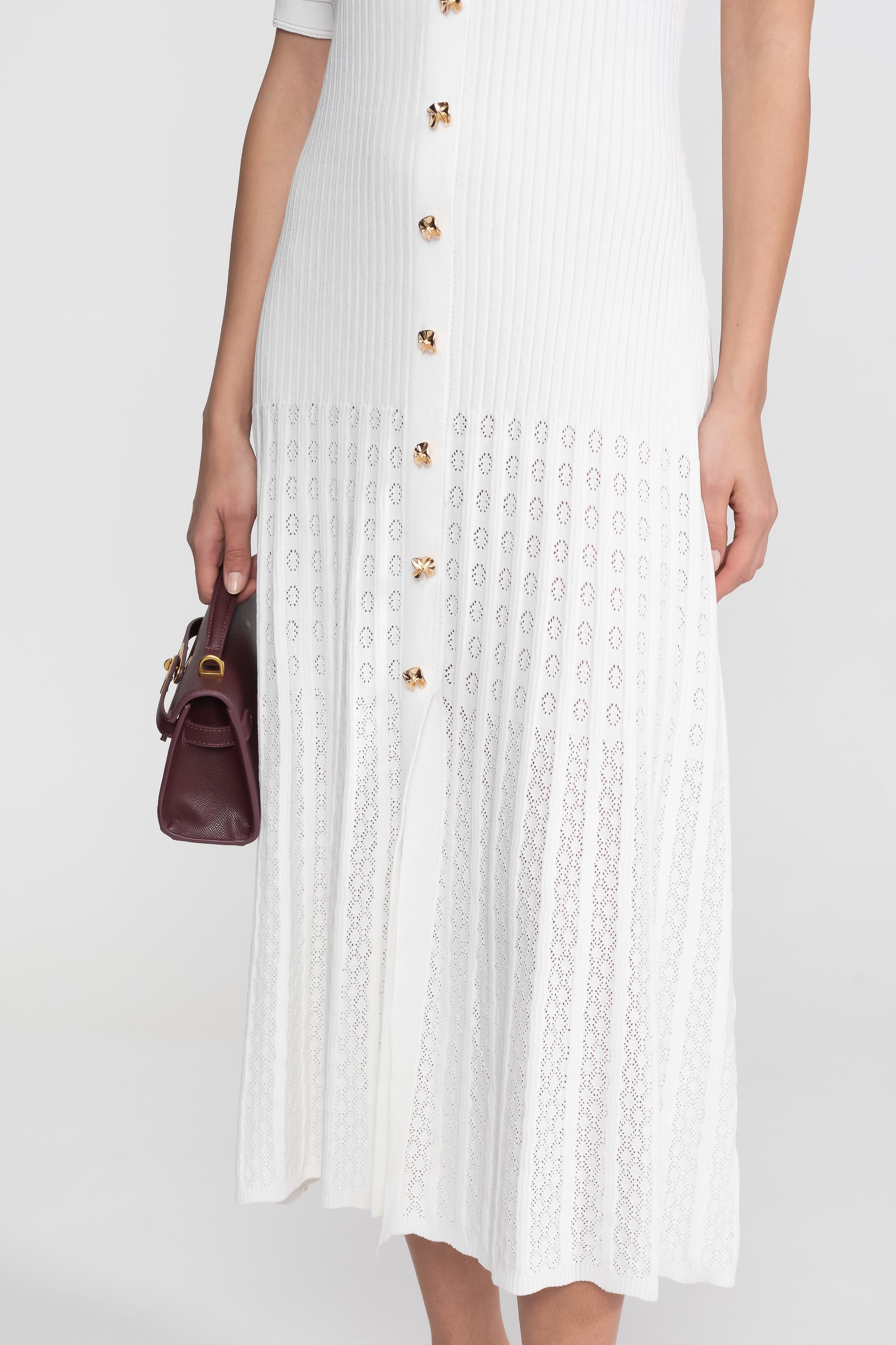 Abito midi in maglia a coste con colletto Peter Pan e gonna plissettata - bianco 