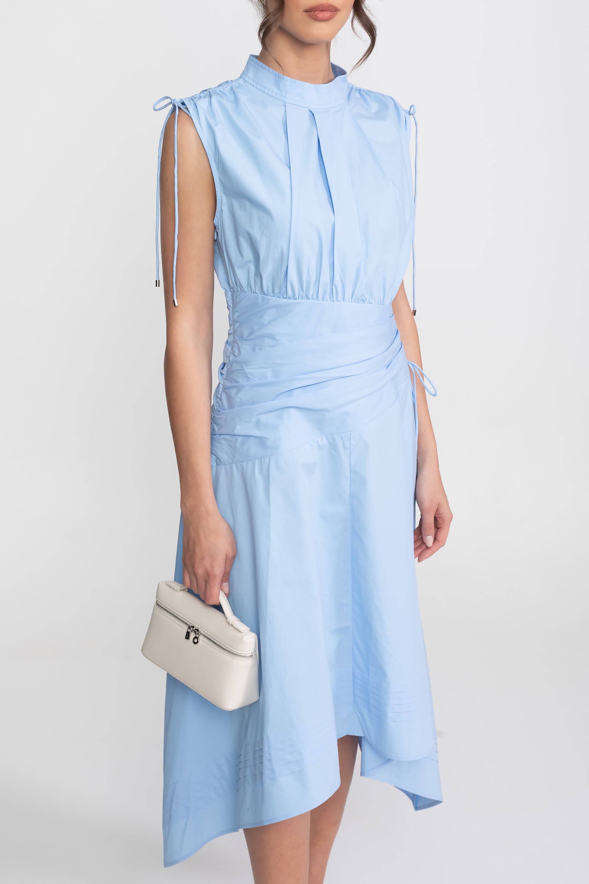 Abito midi senza maniche asimmetrico con vita drappeggiata e orlo a fazzoletto - Light Blue 