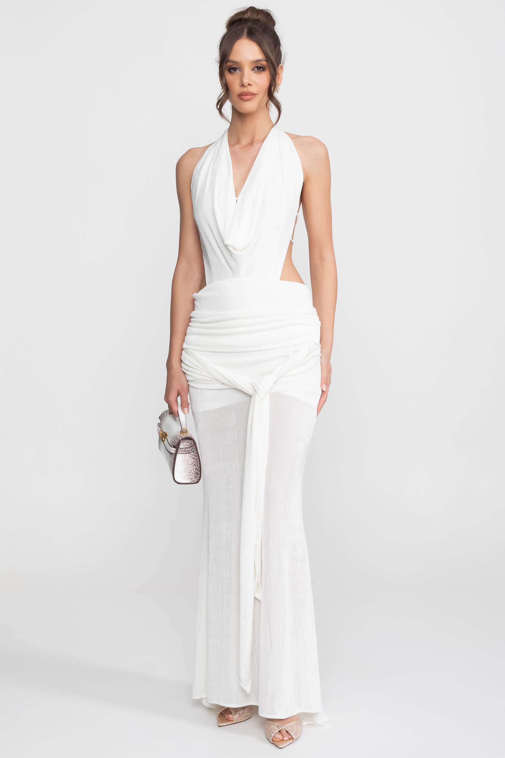 Abito lungo halter drappeggiato con dettaglio laterale annodato con arricciature - Bianco 