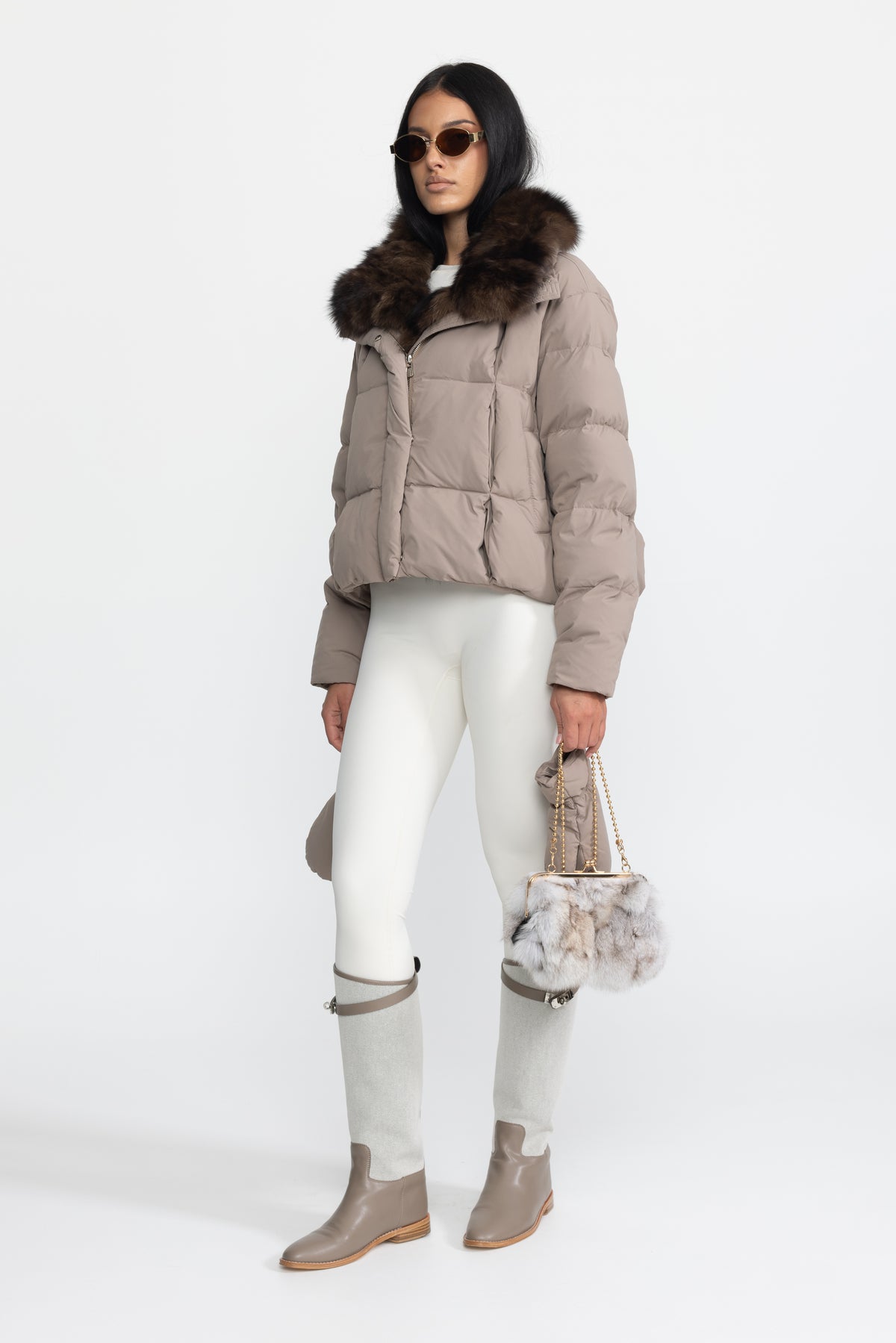 Piumino cropped con collo in pelliccia di volpe - tortora 