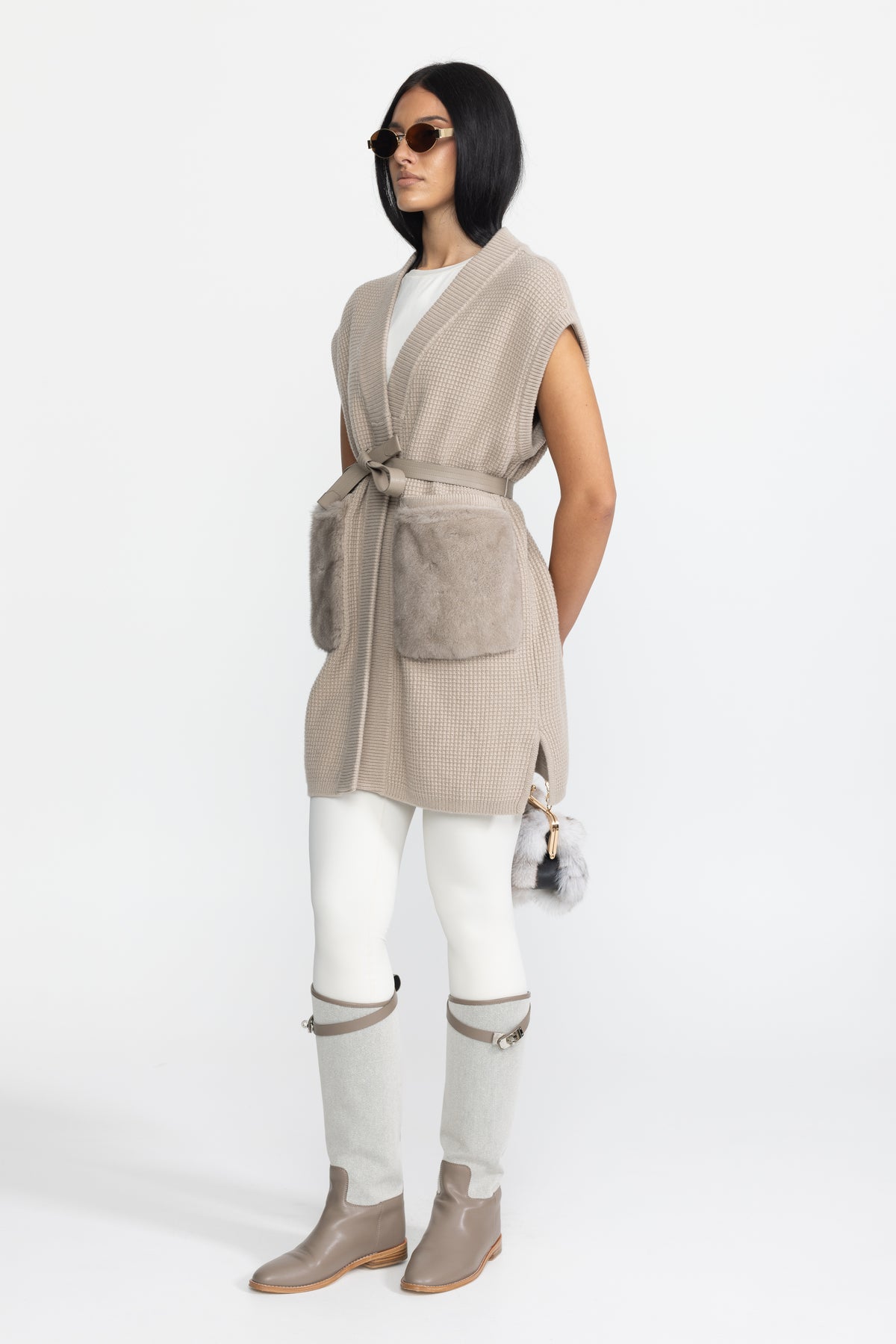 Gilet in maglia waffle con cintura e tasche in pelliccia - Beige 