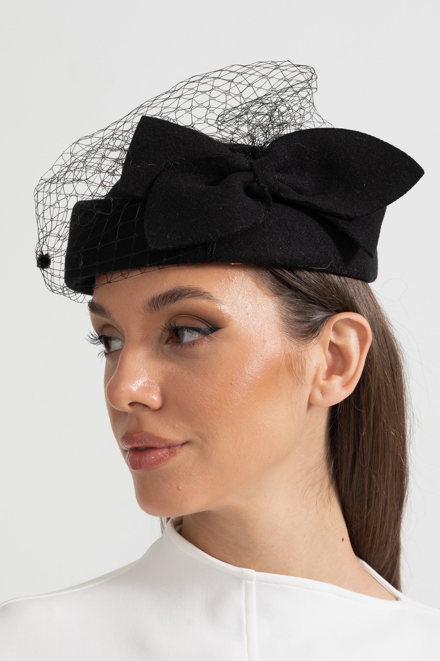 Cappello elegante con delicata rete e applicazione decorativa a fiocco - Nero 