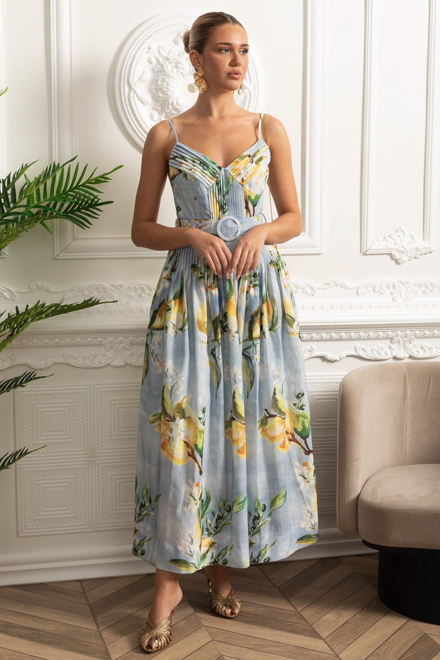 Abito midi a pieghe con cintura e spalline sottili - Azzurro cielo 