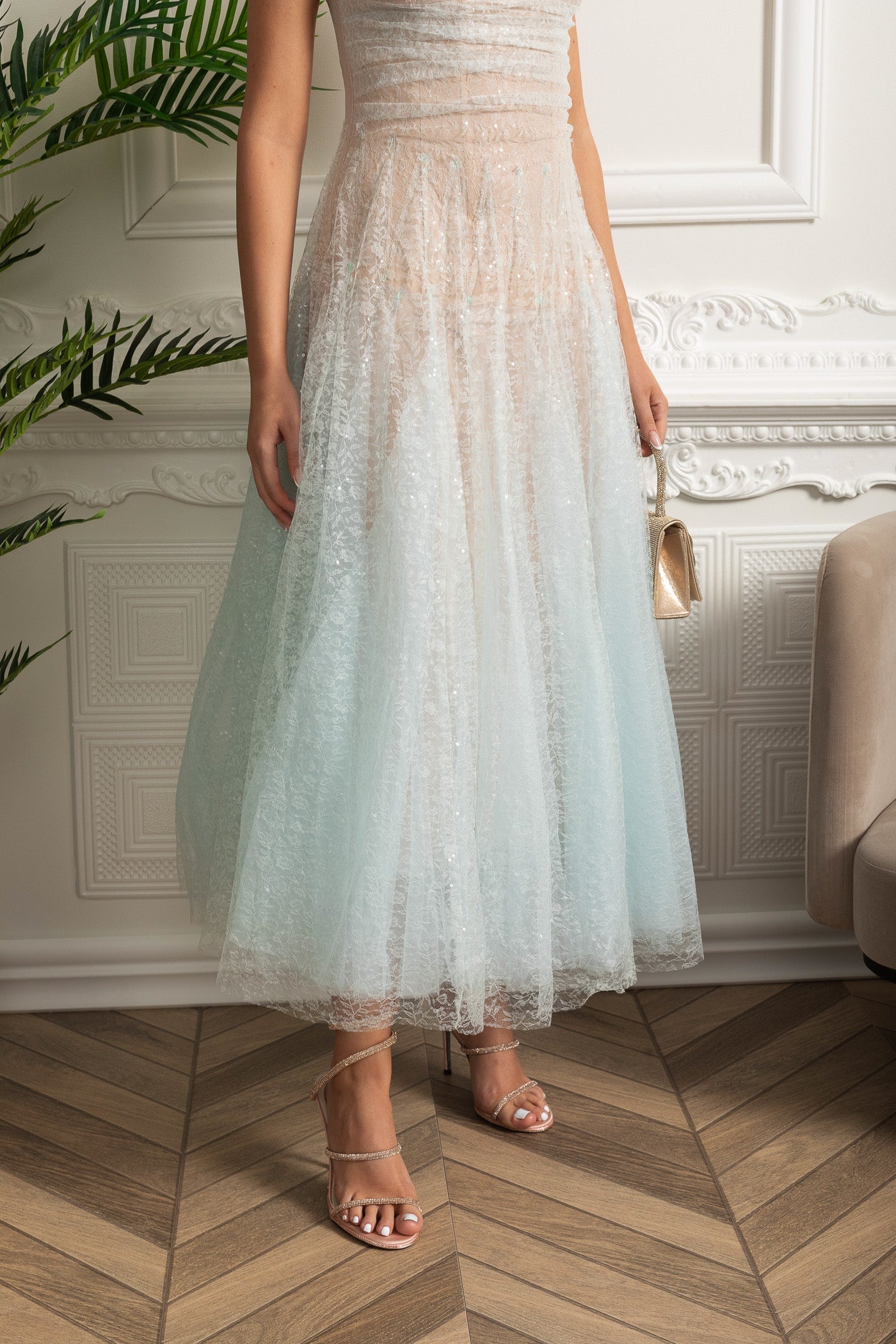 Abito midi a trapezio senza spalline con sovrapposizione testurizzata scintillante - Gradiente turchese 