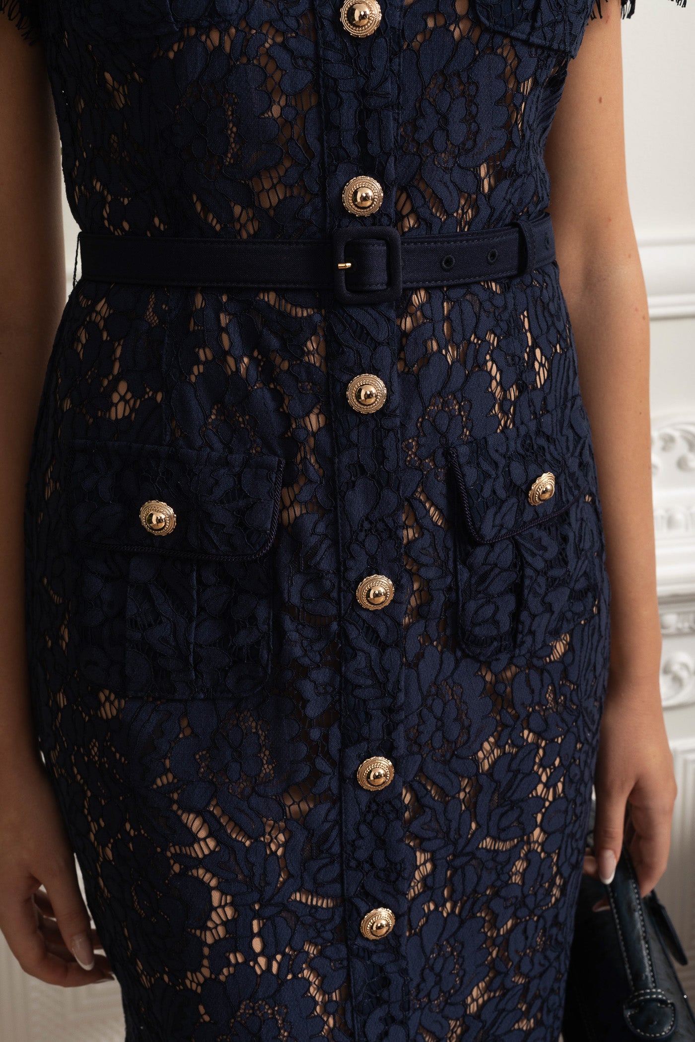 Abito midi in pizzo floreale con colletto sartoriale e vita con cintura - Blu navy 