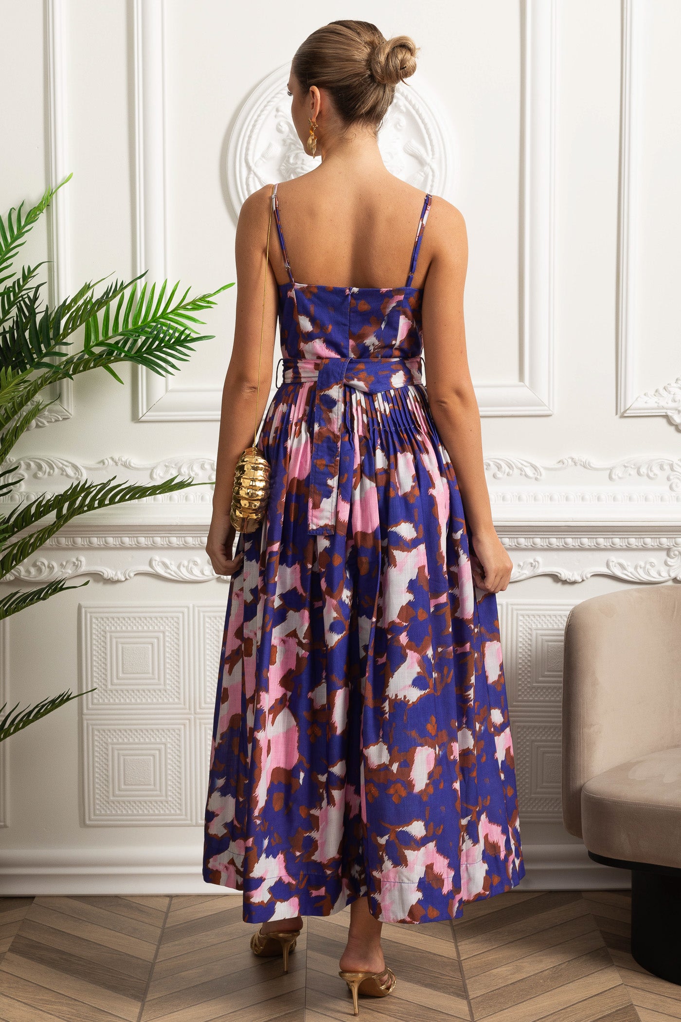 Abito midi con busto plissettato, cintura e spalline sottili - Viola 