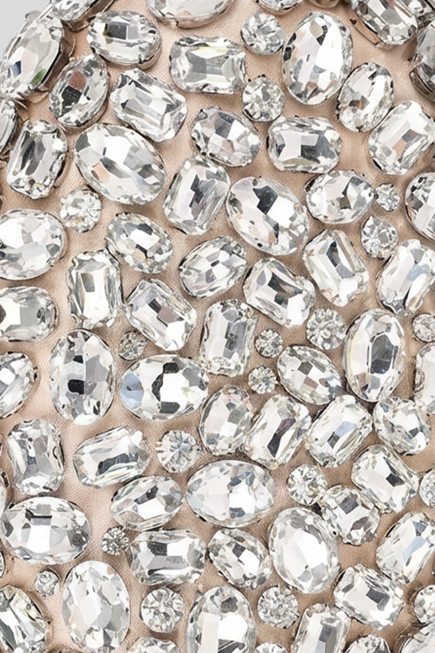 Pochette ovale con cristalli decorativi e finitura a pietre su tutta la superficie – Argento 