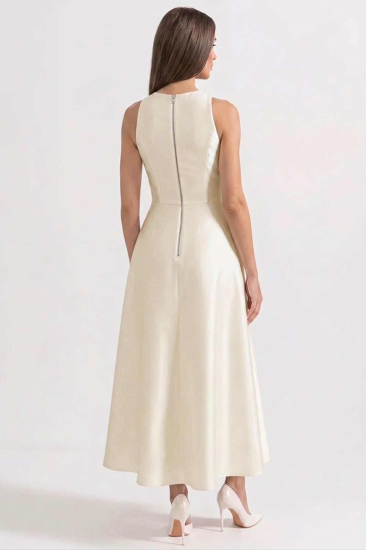 Abito Maxi con scollo halter, bustino con fiocco nero e abbottonatura frontale - Bianco 