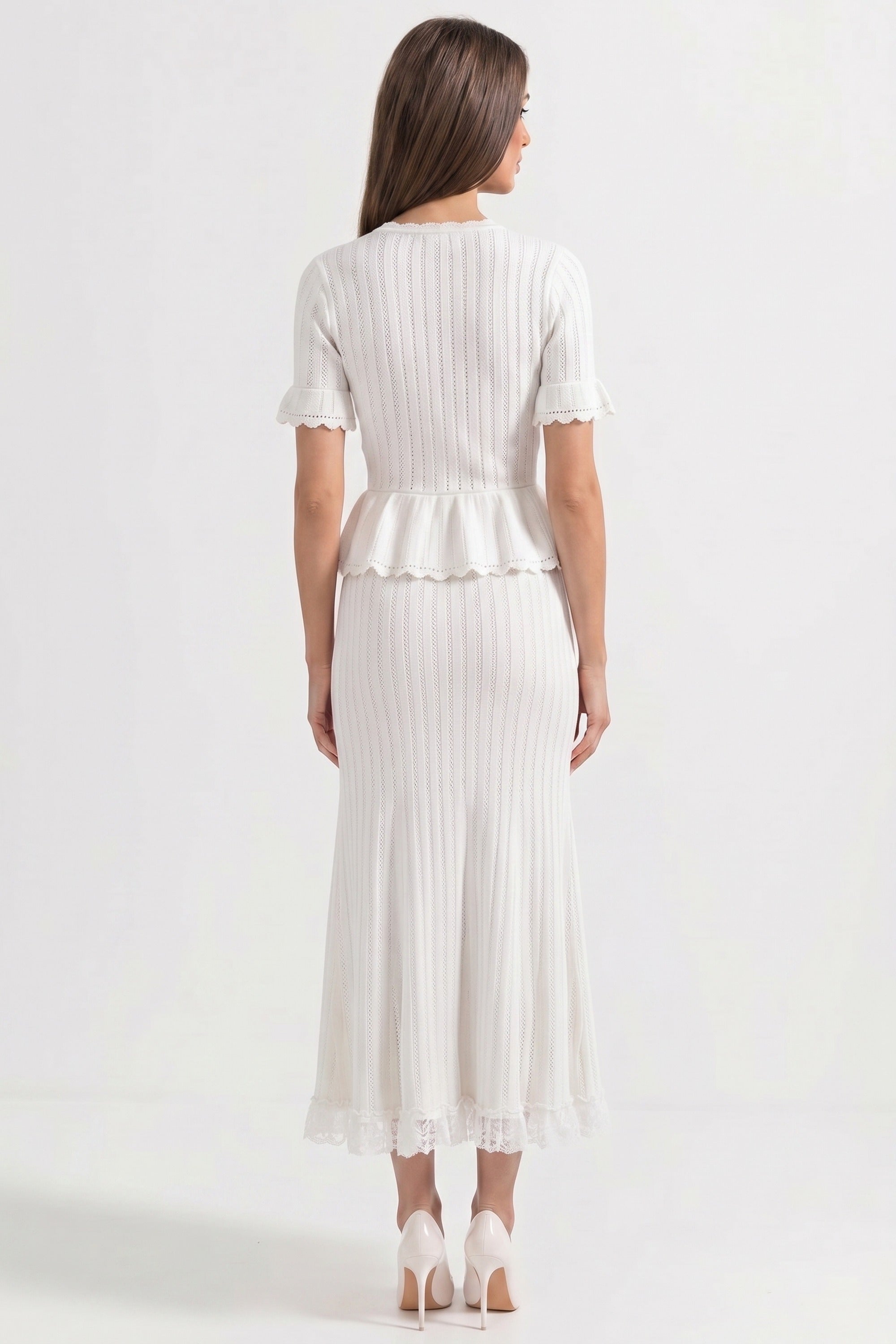 Abito Maxi Peplum in Maglia con Collo alla Peter Pan e Orlo in Pizzo - Bianco 