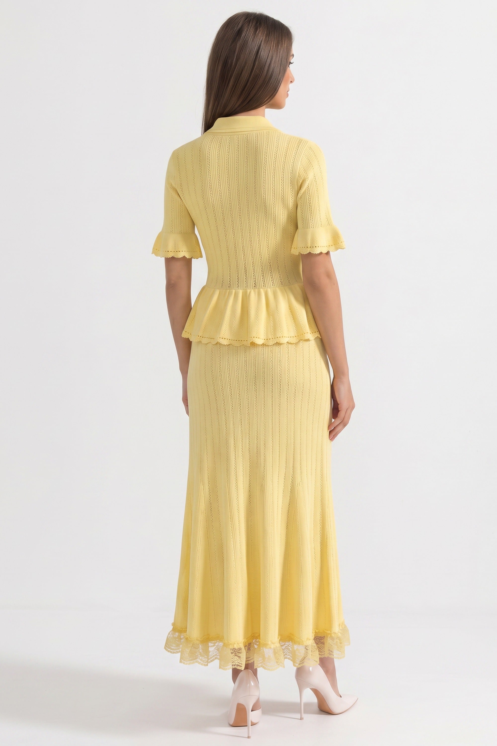 Abito Maxi in Maglia con Colletto Peter Pan e Peplum con Orlo in Pizzo - Giallo 