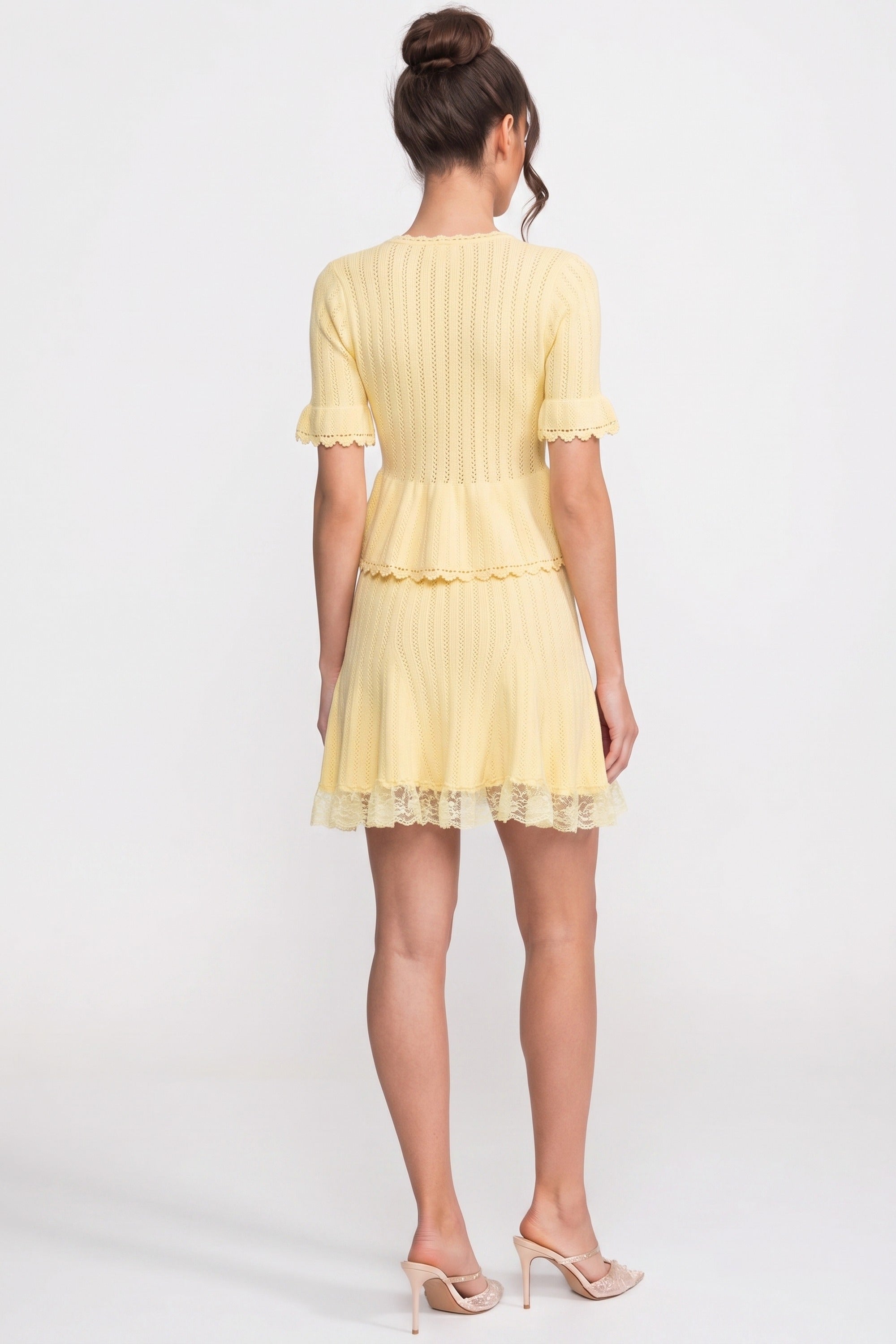Abito Mini in Maglia con Colletto Peter Pan e Peplum con Orlo in Pizzo - Giallo 