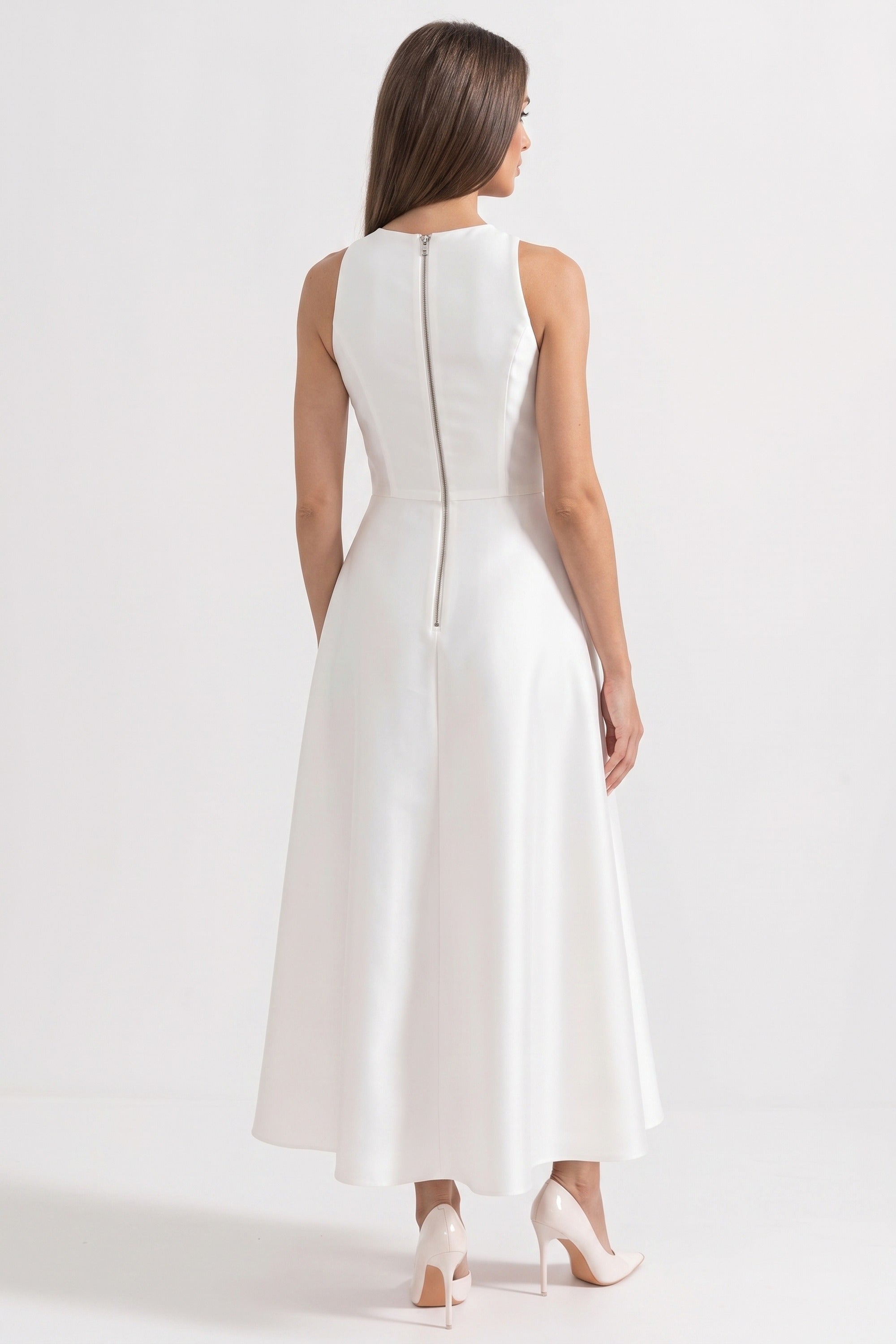 Abito Maxi con scollo halter, bustino con fiocco nero e abbottonatura frontale - Bianco 