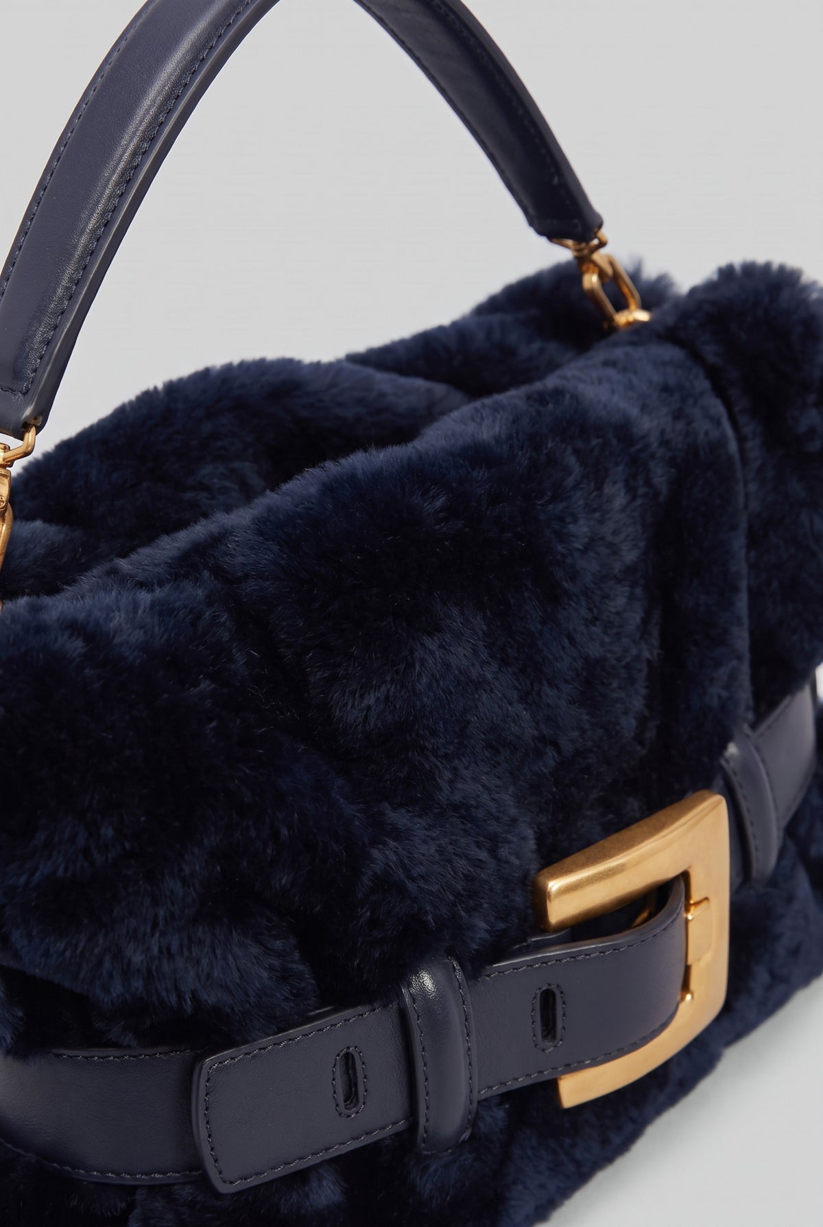 Borsa in ecopelliccia con dettaglio fibbia a cintura – Blu scuro 