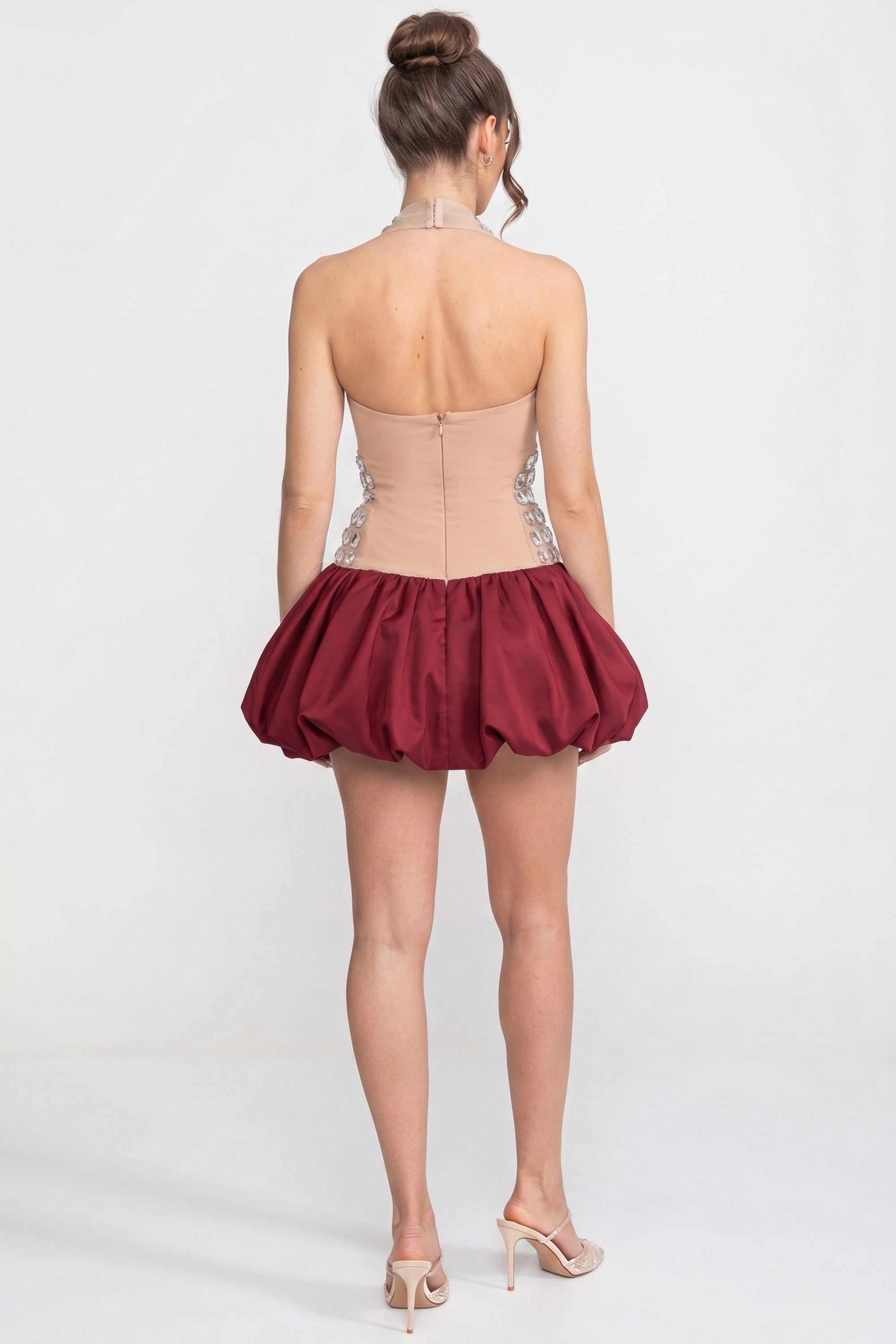 Abito Mini Halter con Gonna a Palloncino e Decorazioni in Cristalli - Rosso 