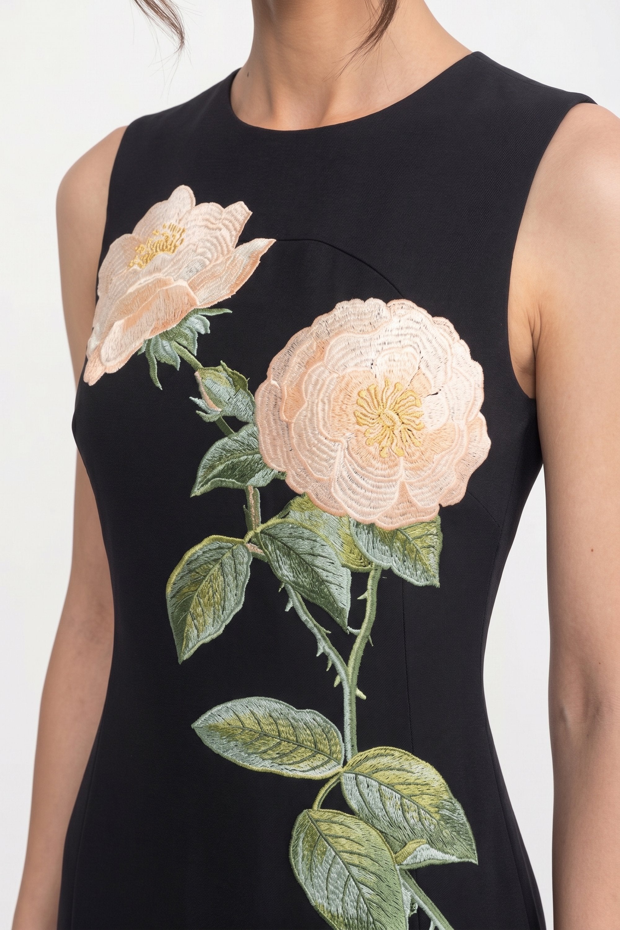 Abito midi senza maniche con applicazioni floreali 3D e gonna ampia - Nero 