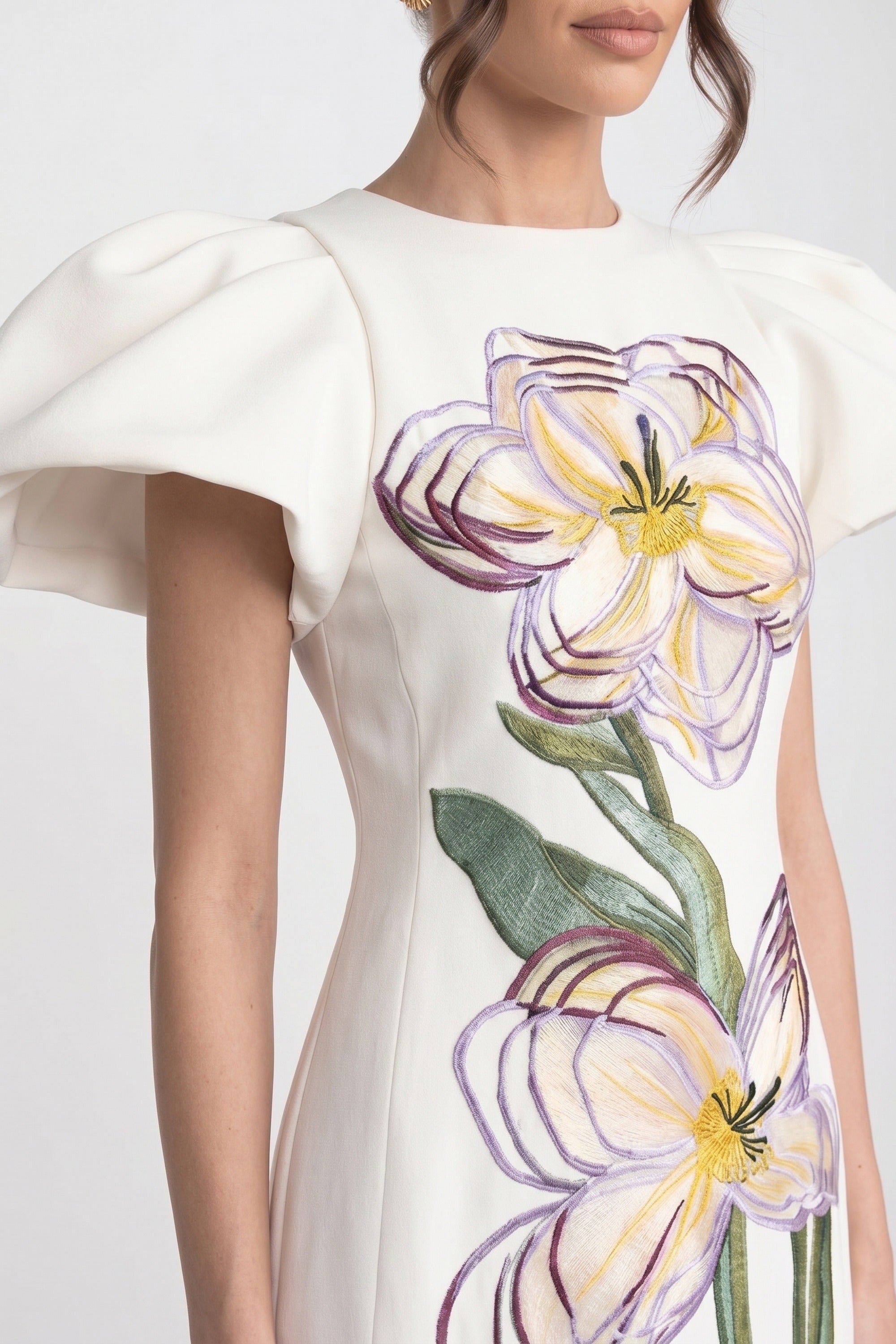 Abito Maxi Strutturato con Spalle e Applique Floreale Iris 3D - Bianco 