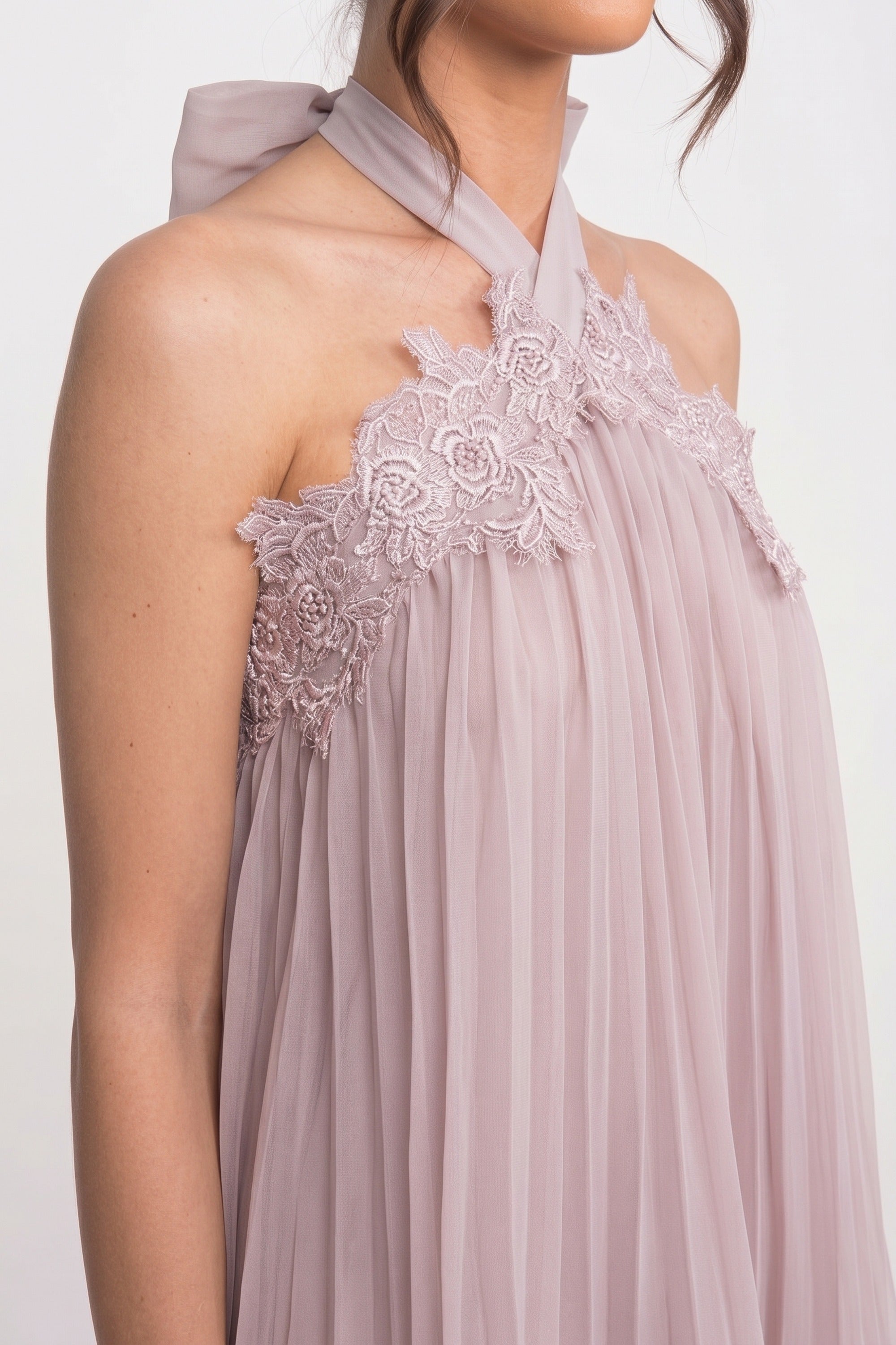 Mini abito in chiffon con scollo halter e orlo in pizzo - Rosa 
