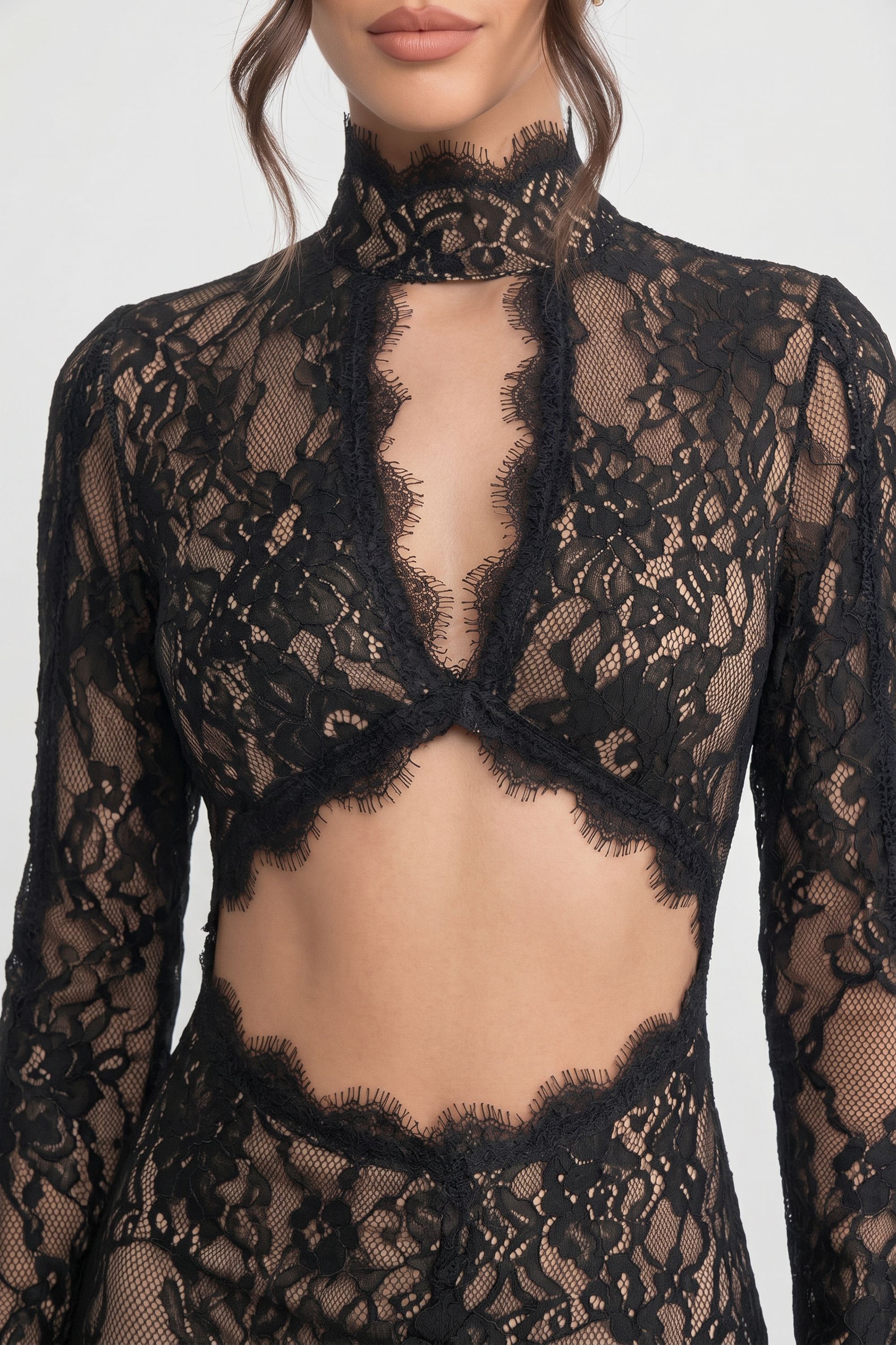 Elegante abito in pizzo con collo alto, cut-out frontale e spacco - Nero 