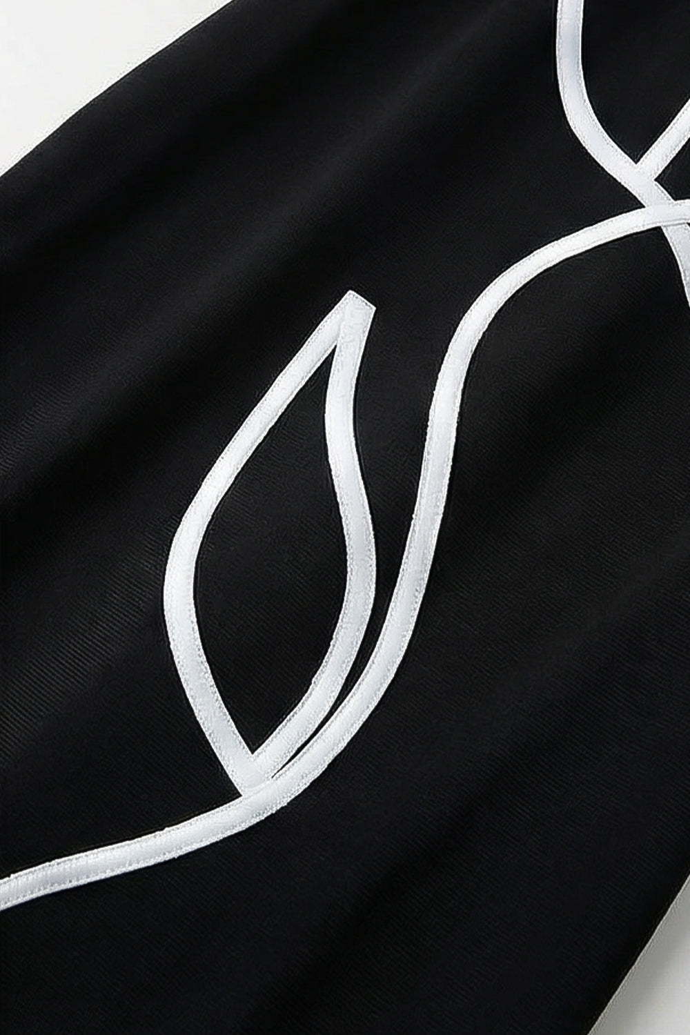 Abito midi strutturato con dettaglio floreale scolpito – Nero 