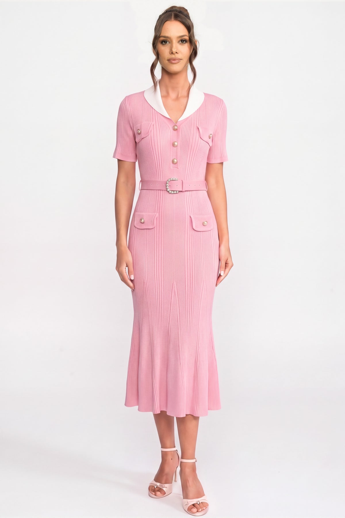 Abito midi in maglia a coste con colletto bianco e cintura di perle - Rosa 