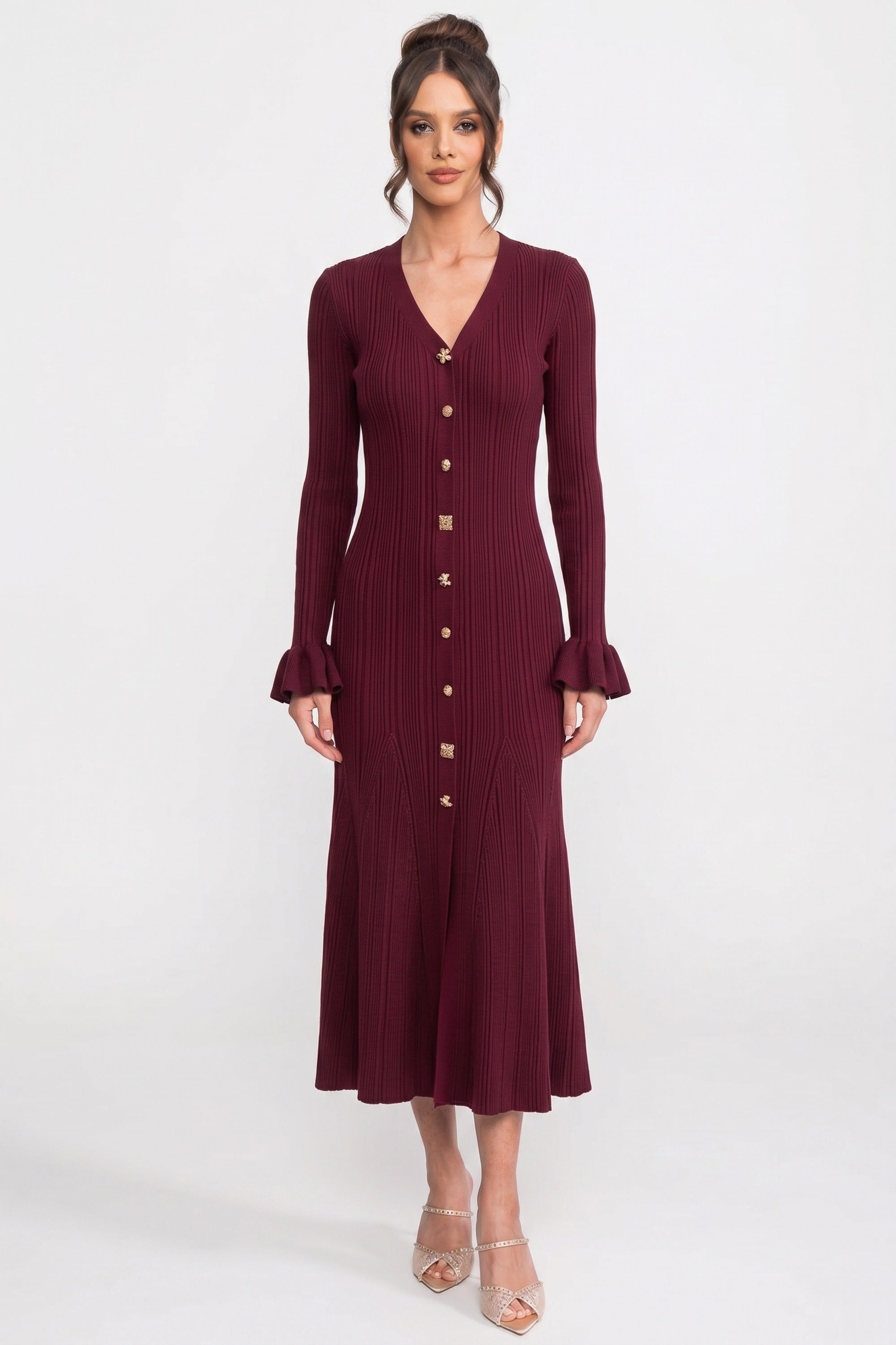 Abito maxi in maglia a costine con scollo a V, bottoni frontali e polsini con volant - Burgundy 