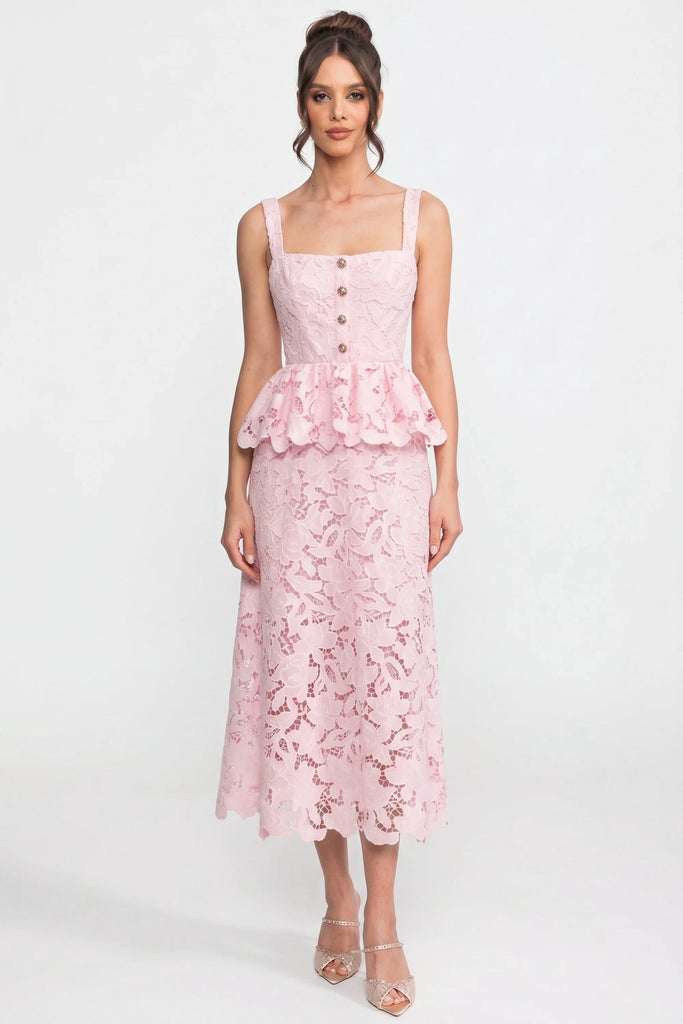 Abito senza maniche in pizzo con peplum, gonna midi e bottoni dorati - Rosa 