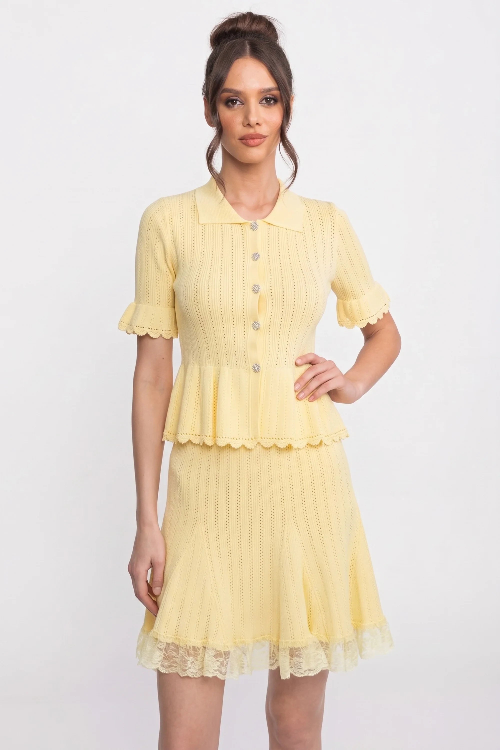 Abito Mini in Maglia con Colletto Peter Pan e Peplum con Orlo in Pizzo - Giallo 