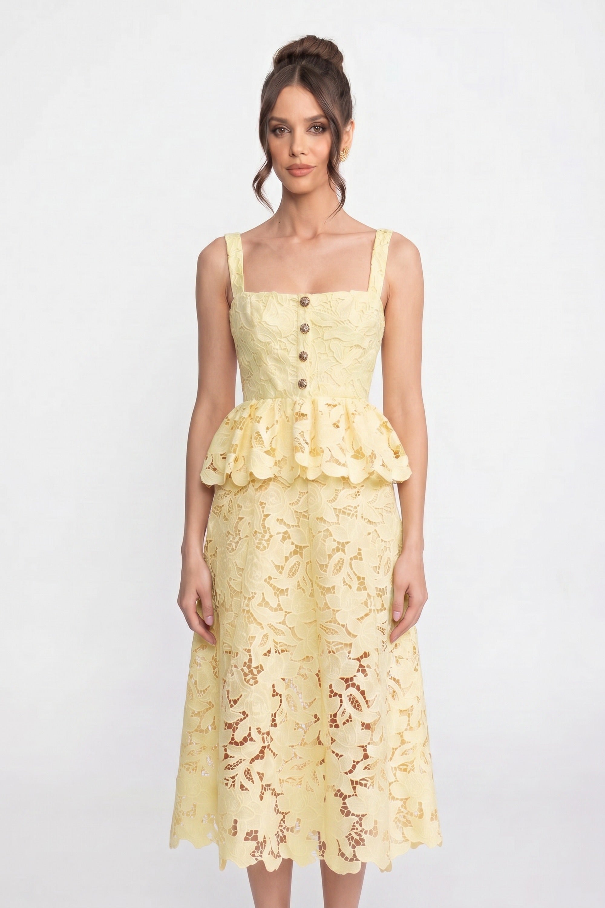 Abito senza maniche in pizzo con peplum, gonna midi e bottoni dorati - Giallo 