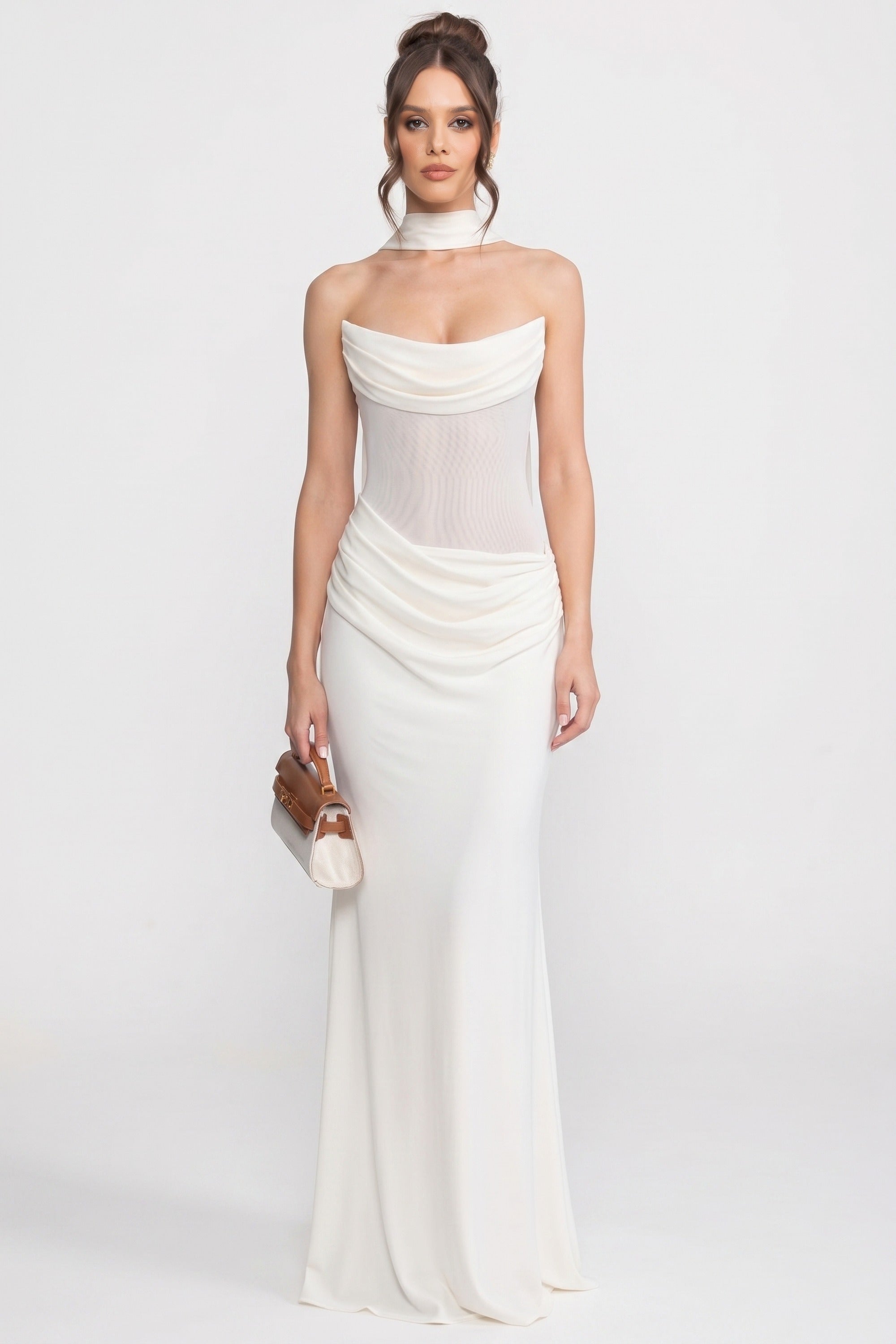 Abito lungo drappeggiato senza spalline con scollo a cascata e foulard trasparente - Bianco 