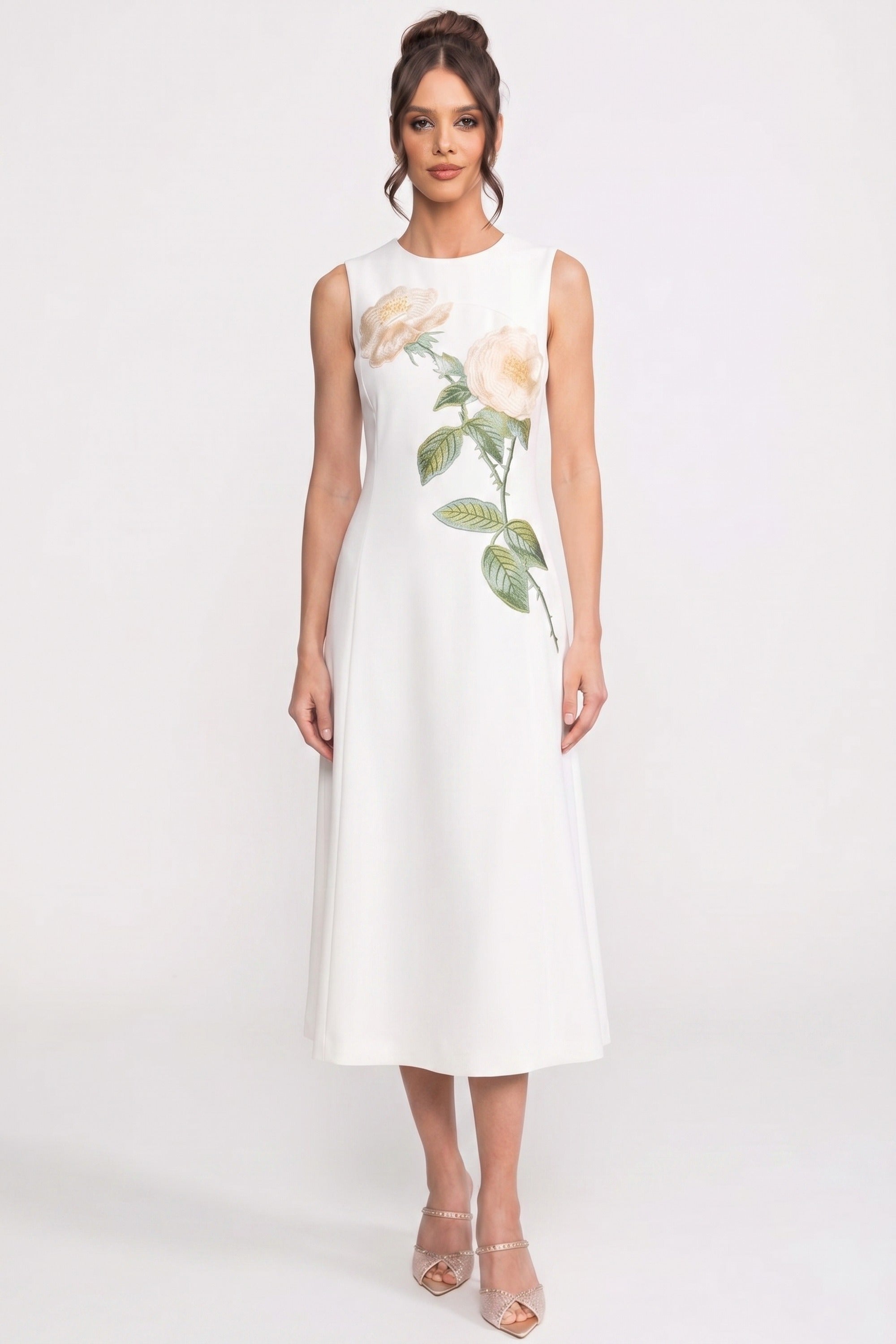 Abito midi senza maniche con applicazione floreale 3D e gonna ampia - White 