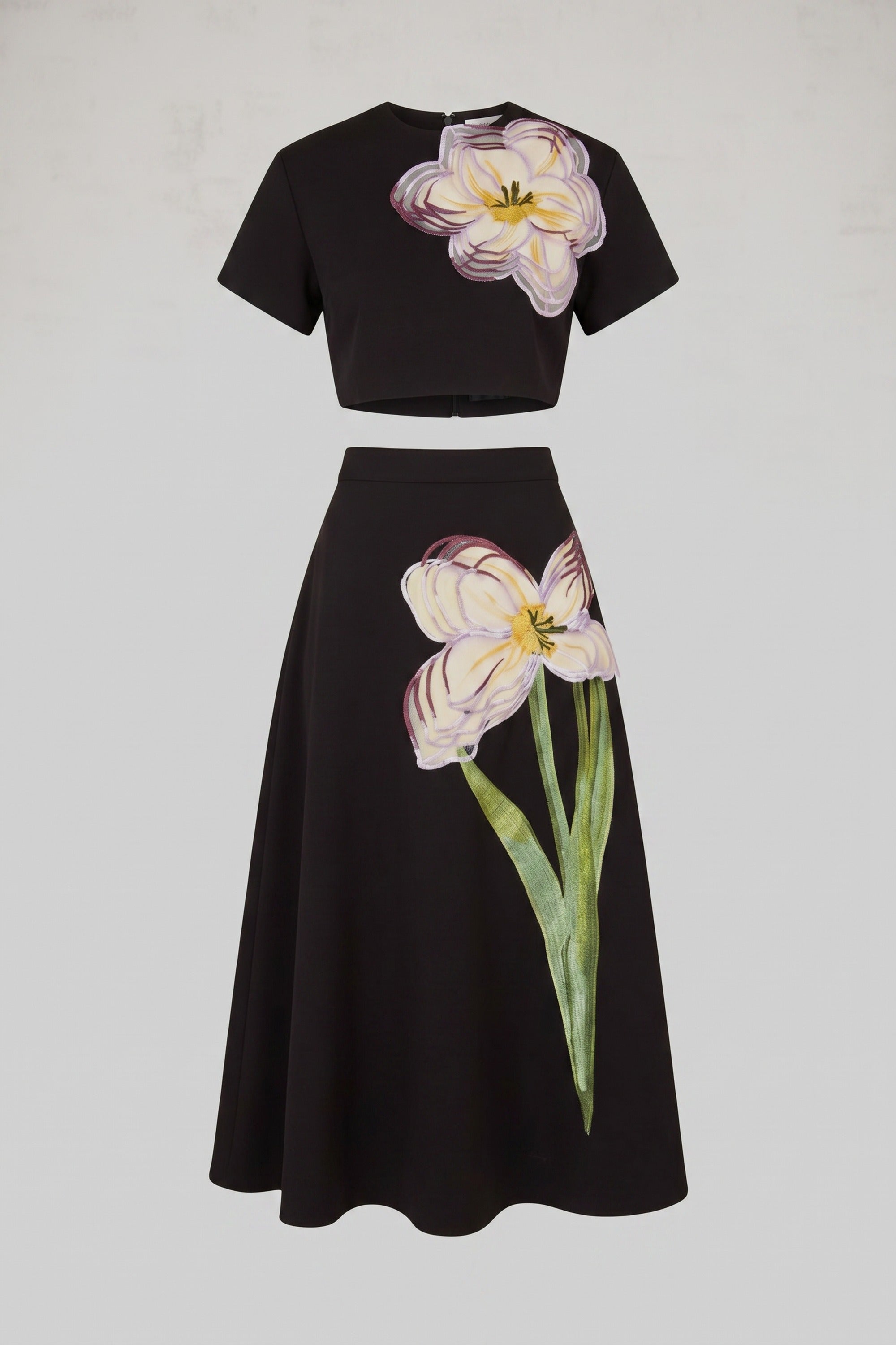 Completo coordinato con stampa floreale, maniche corte, crop top e gonna maxi - Bianco 