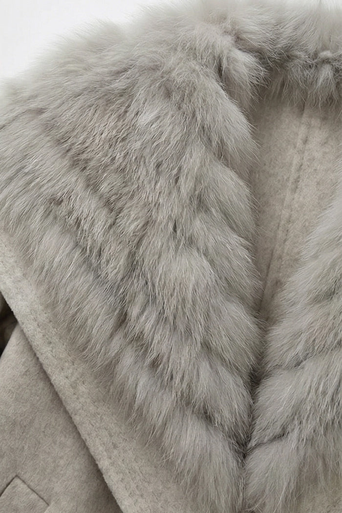 Cappotto di lana con colletto di pelliccia oversize e cintura - Grigio chiaro 