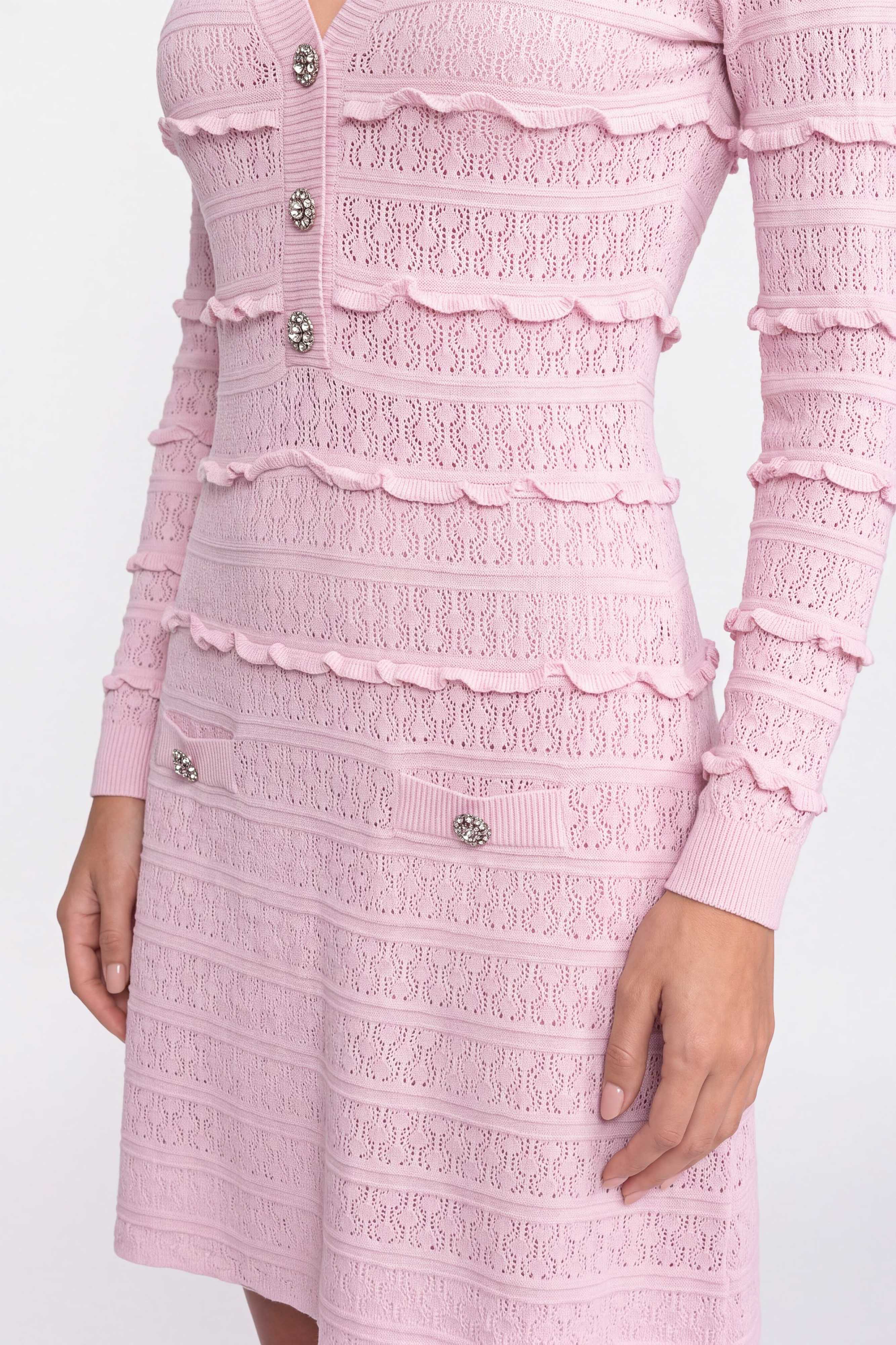 Abito in maglia svasato e aderente con bottoni frontali e bottoni in cristallo - Pink 