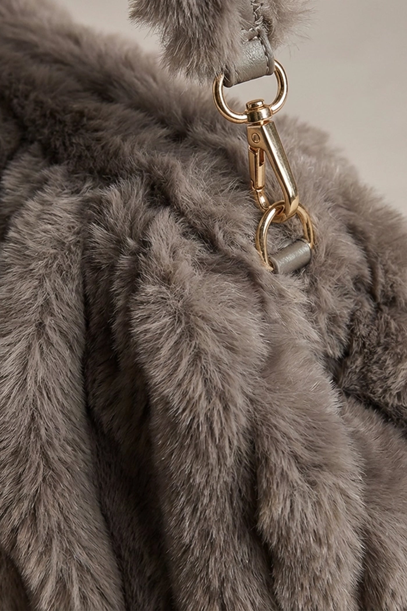 Borsa a Spalla in Ecopelliccia con Design Arricciato – Khaki 