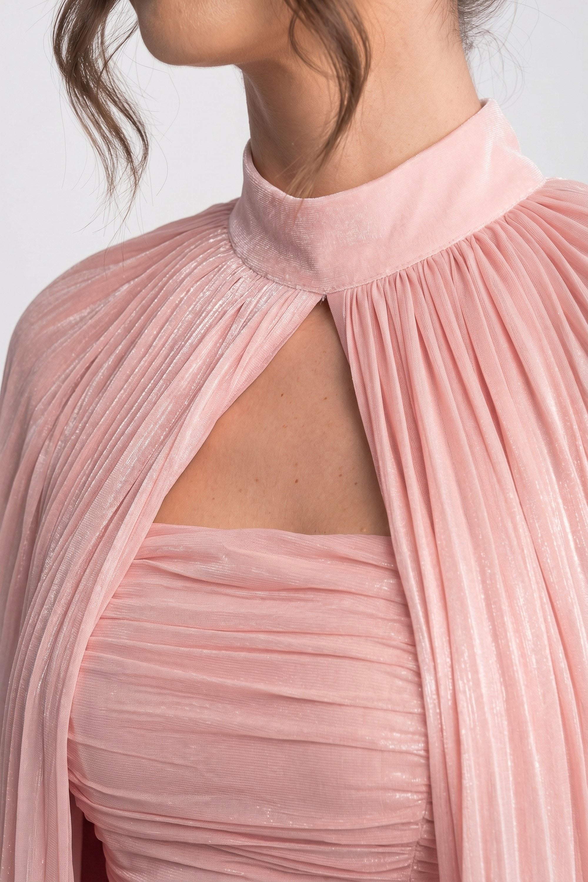 Abito mini con collo alto e maniche a palloncino con gonna plissettata - Rosa 