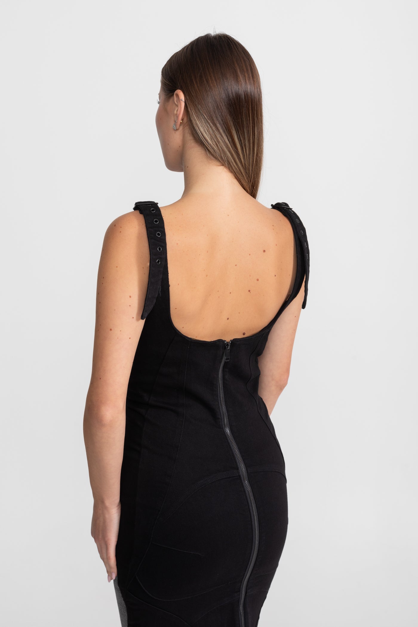 Abito midi in denim con pannelli e cinture con fibbia – Carbone 