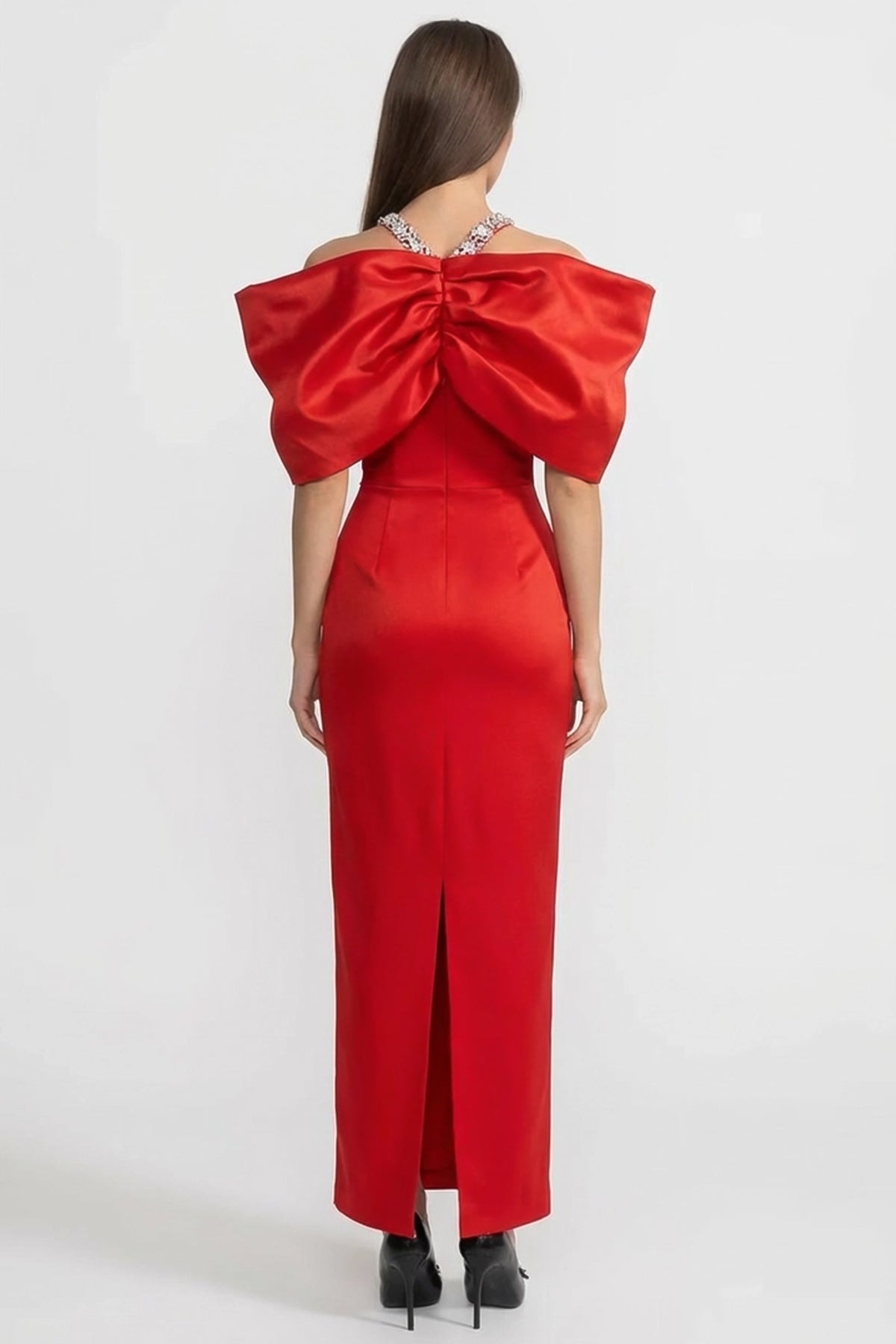 Abito lungo con fiocco al collo e spalline di cristallo decorato – Rosso 
