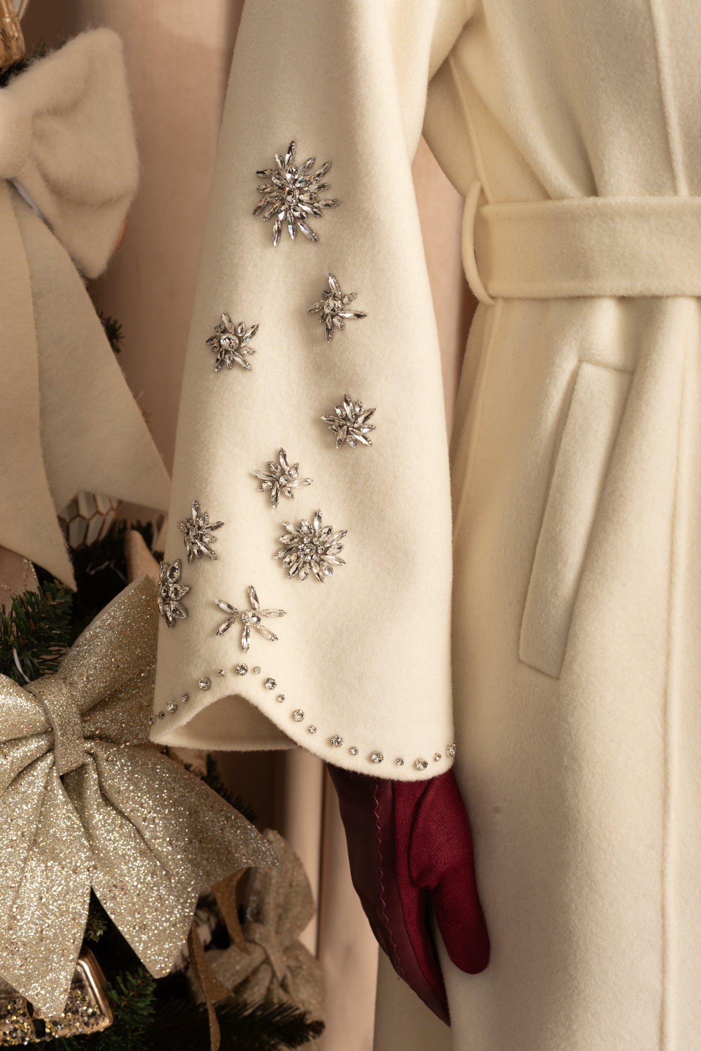 Cappotto di lana decorato con collo in volpe – Ivoire 