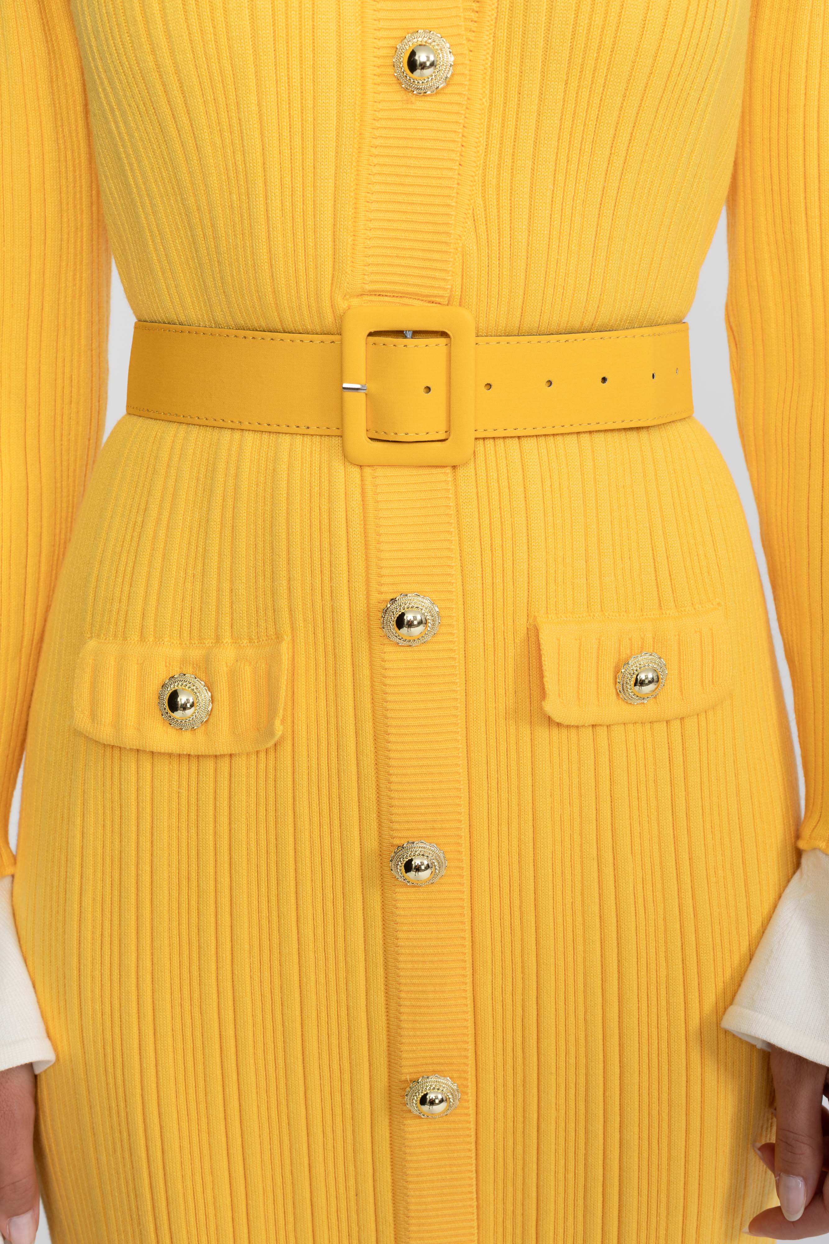 Abito Midi in Maglia a Coste con Cintura, Polsini e Colletto Bianchi - Giallo 