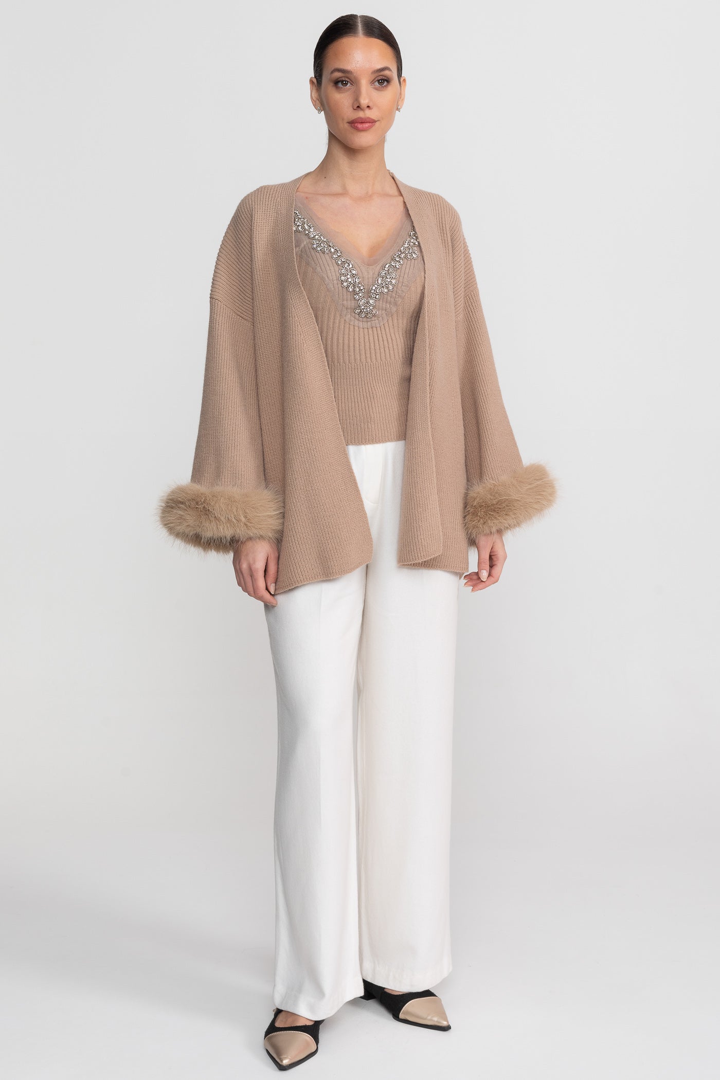 Completo in Maglia Due Pezzi con Decorazioni in Cristallo e Polsini Rifiniti - Beige 