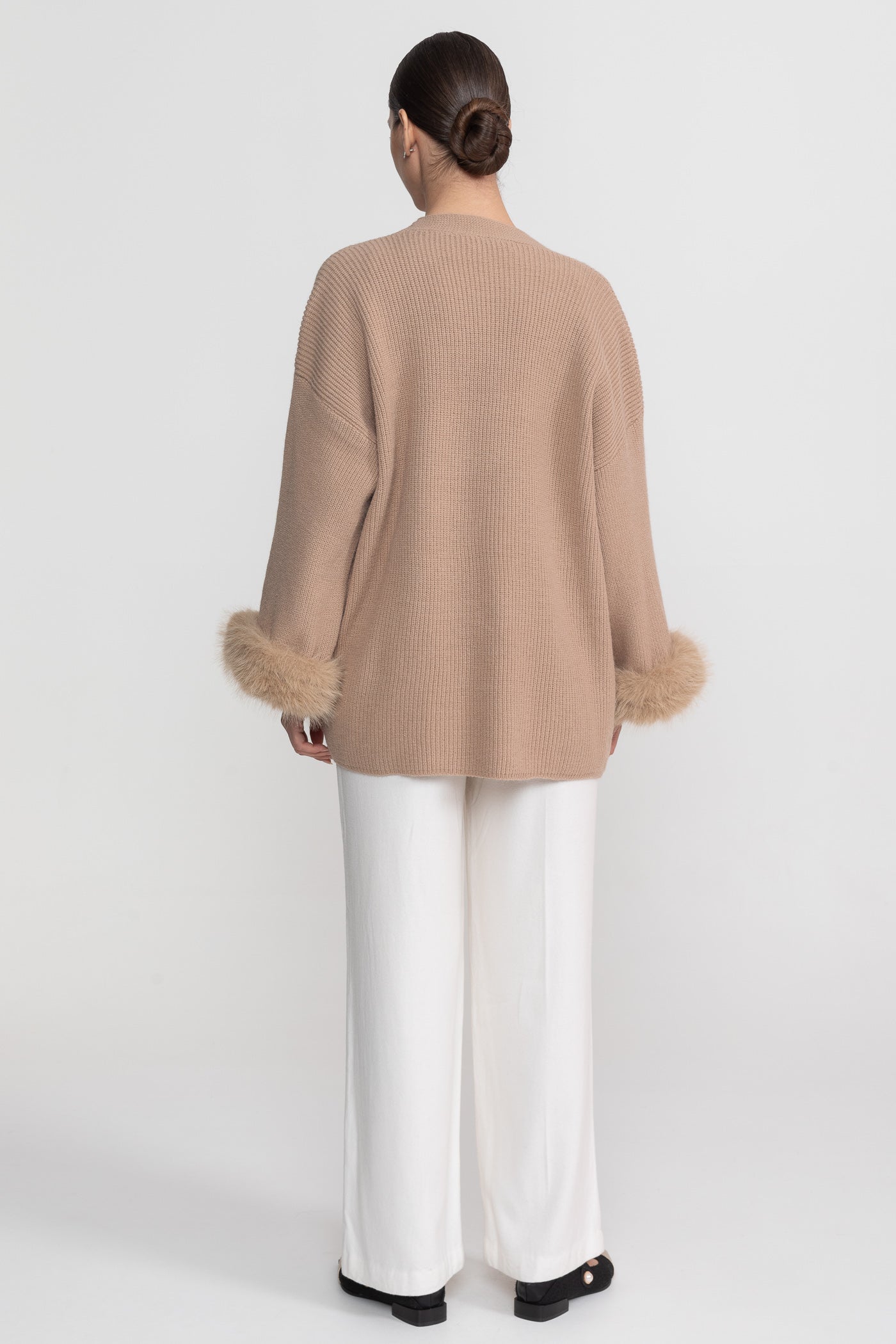 Completo in Maglia Due Pezzi con Decorazioni in Cristallo e Polsini Rifiniti - Beige 