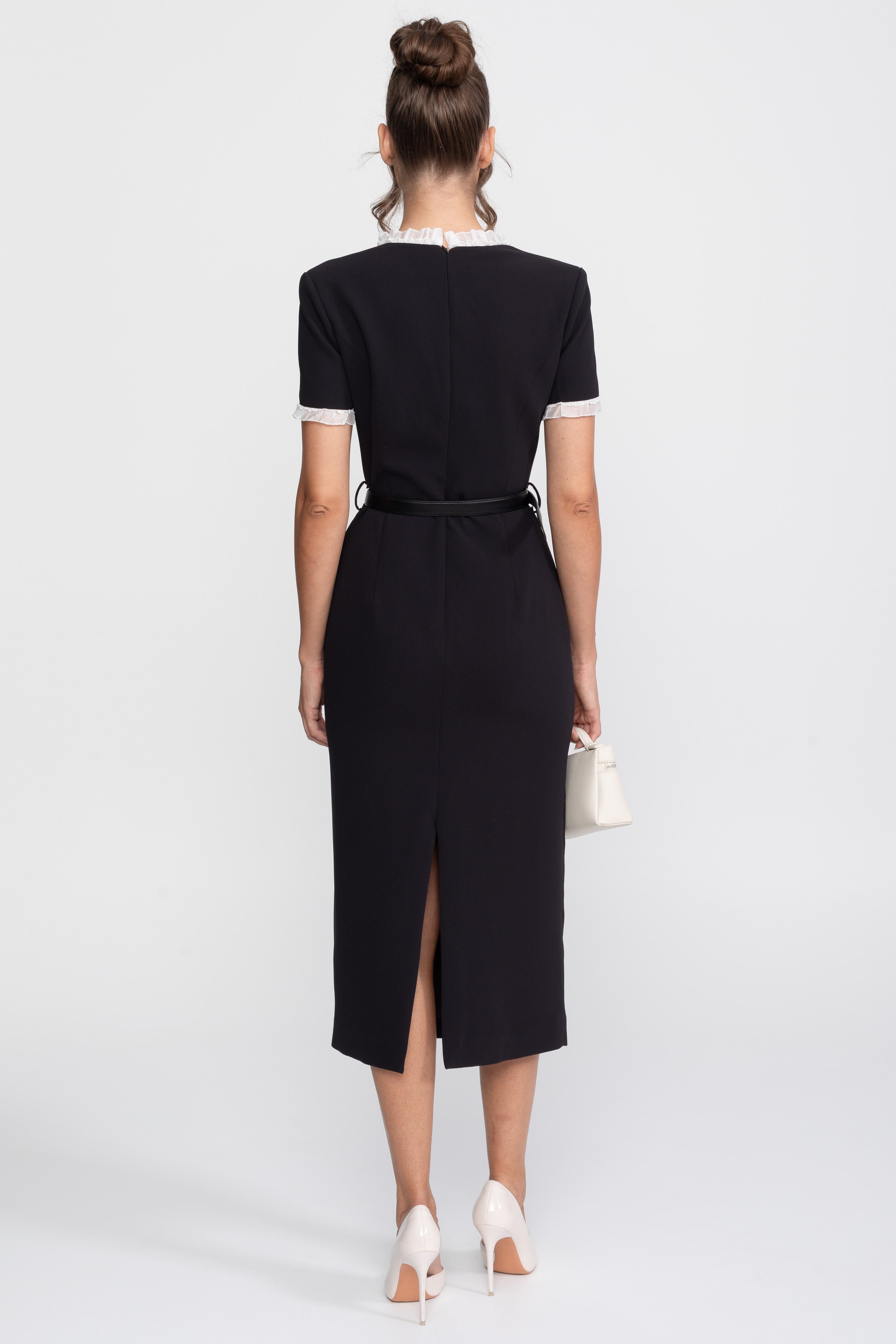 Abito Midi con Scollo Quadrato e Cintura con Rifiniture in Volant Bianco - Nero 