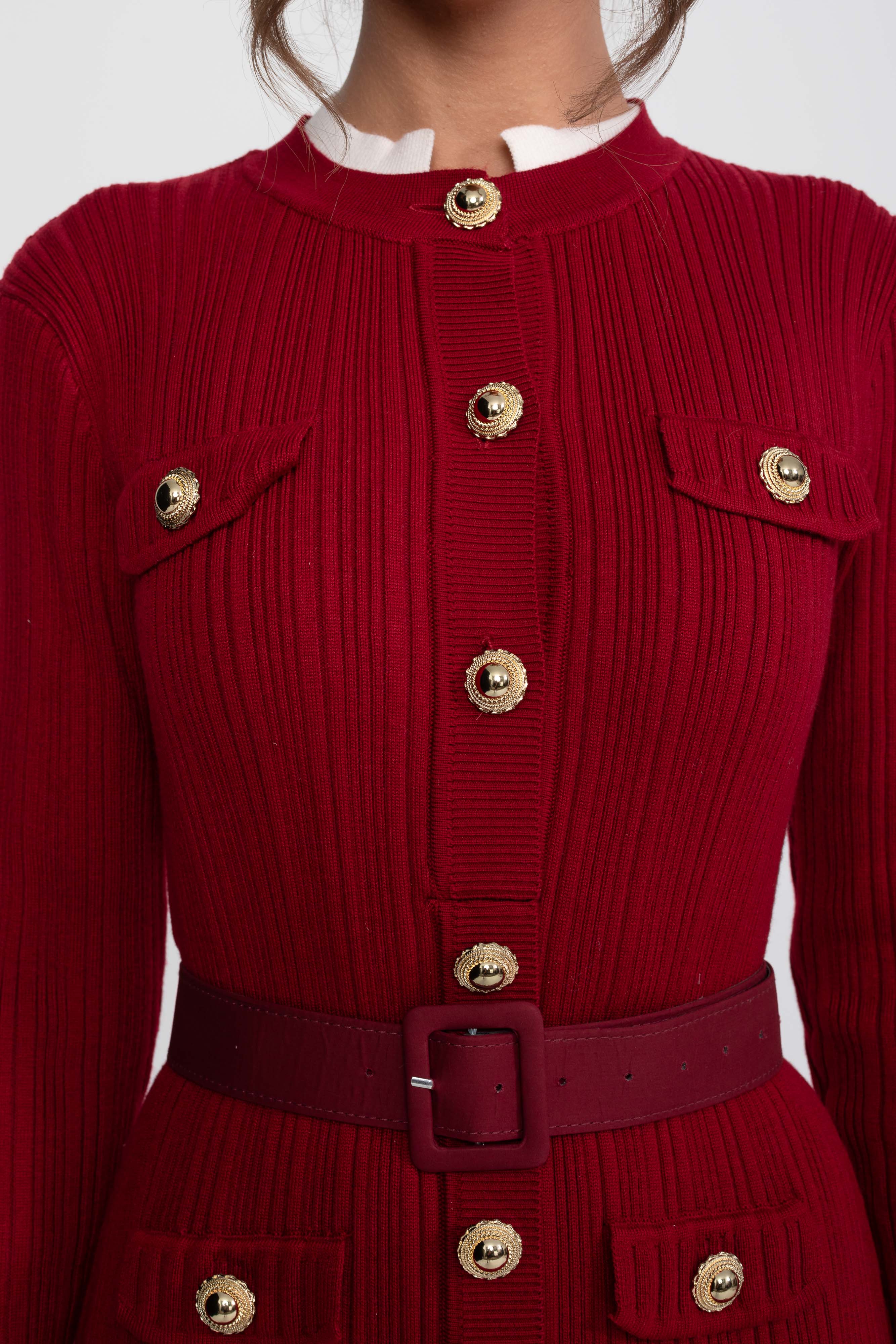 Abito Midi in Maglia a Coste con Cintura, Polsini e Colletto Bianchi - Burgundy 