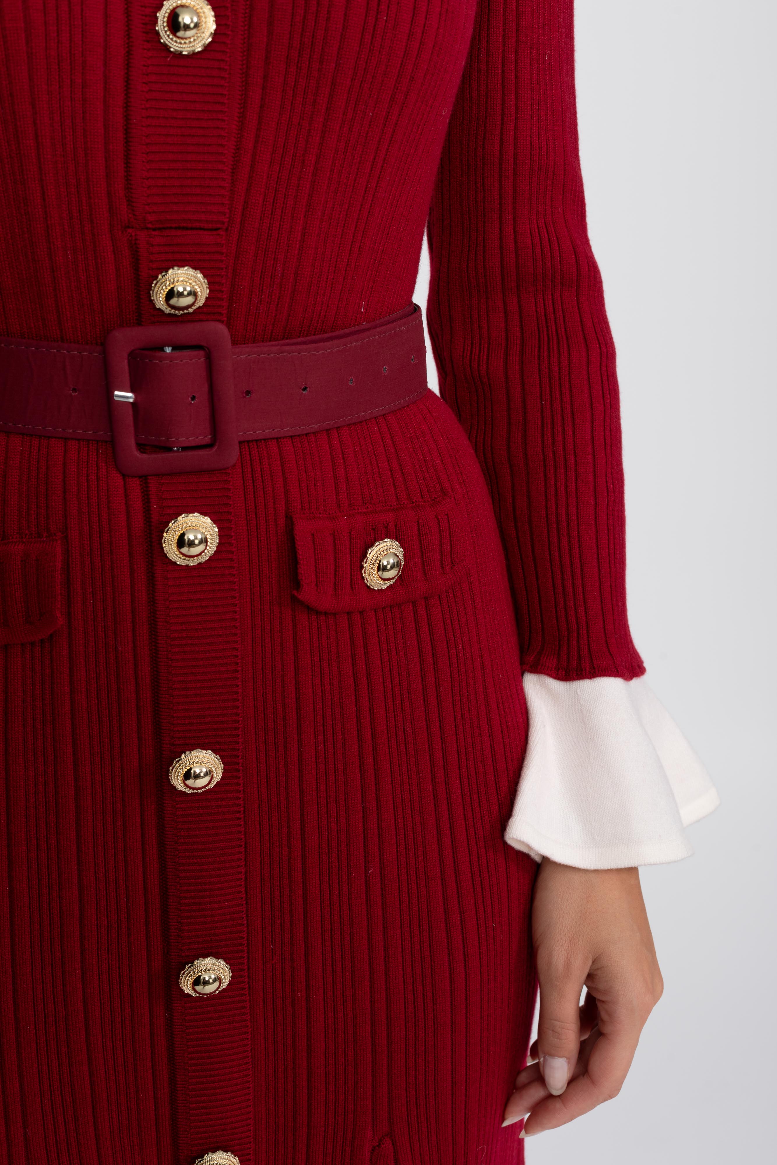 Abito Midi in Maglia a Coste con Cintura, Polsini e Colletto Bianchi - Burgundy 