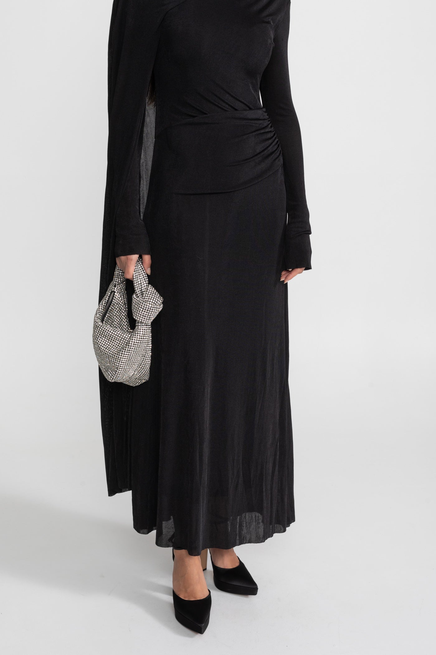 Abito elegante drappeggiato con ritaglio asimmetrico – Nero 