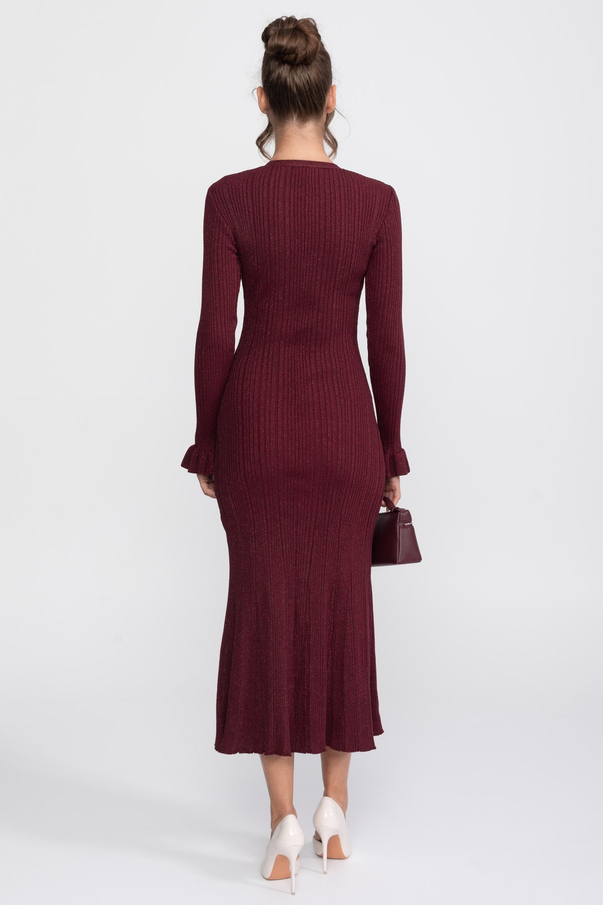 Abito maxi in maglia a costine con scollo a V, bottoni frontali e polsini con volant - Burgundy 