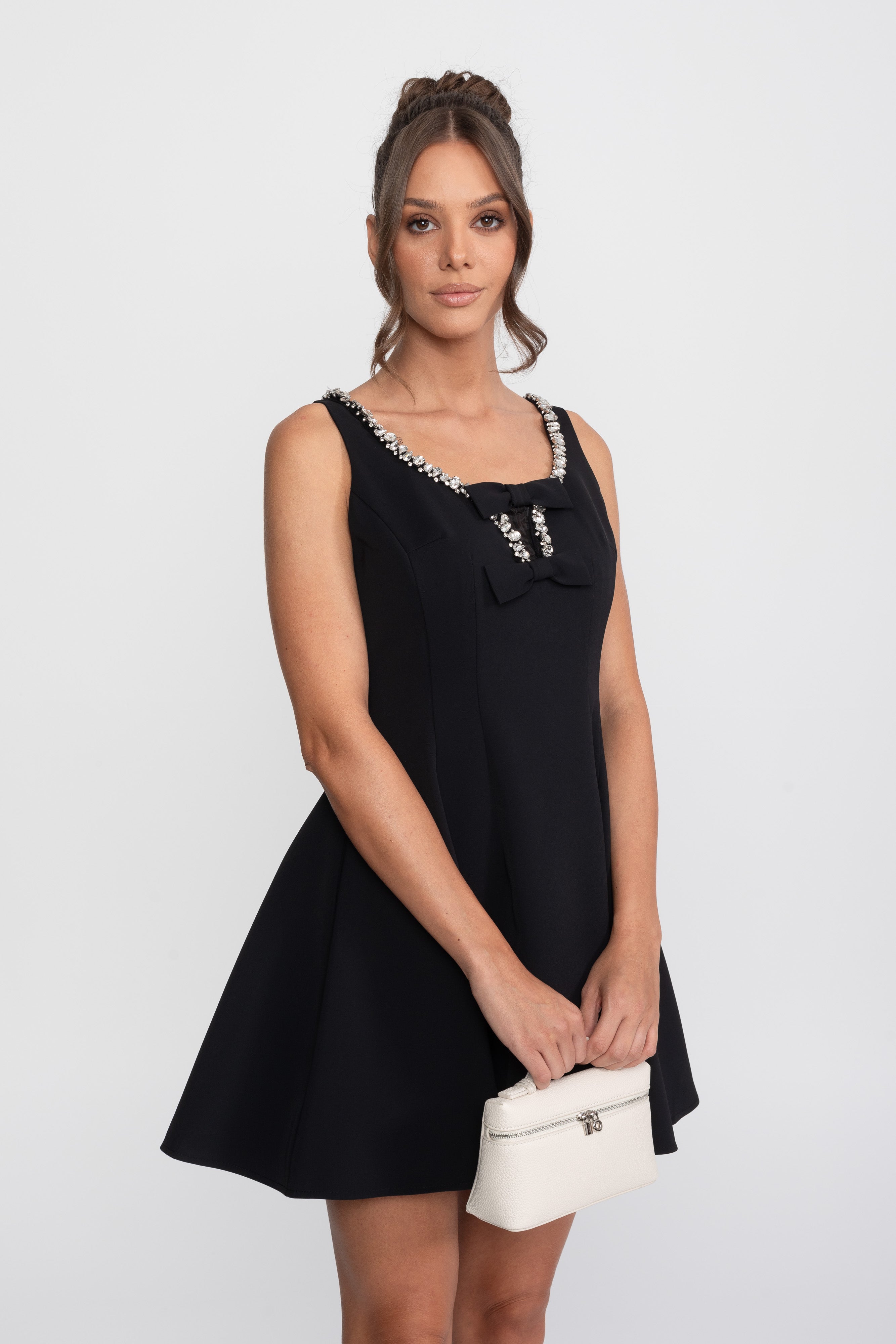 Abito Mini Fit-and-Flare con Rifiniture in Cristallo e Fiocchi sul Seno - Nero 