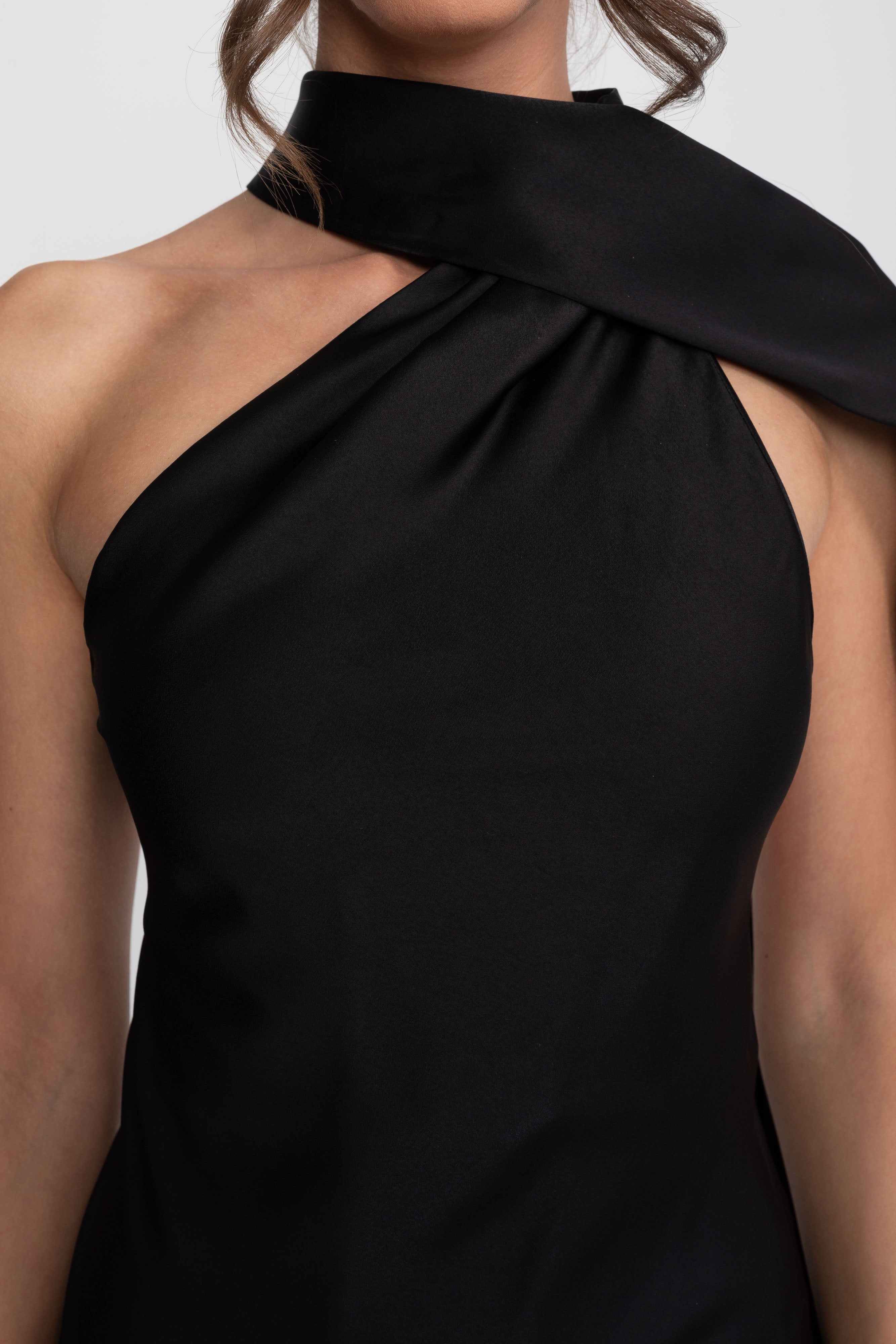 Twist Halter Abito Slip in Satin con Scollatura Asimmetrica - Nero 