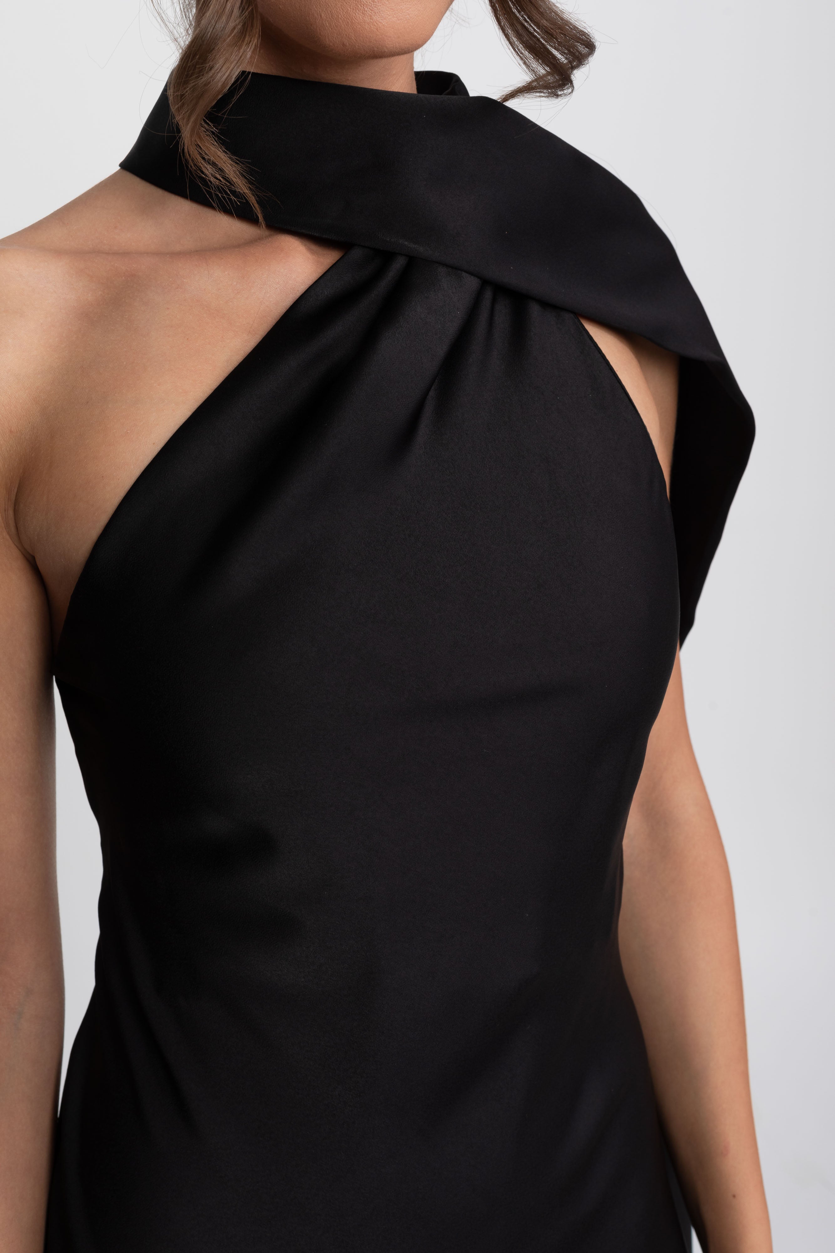 Twist Halter Abito Slip in Satin con Scollatura Asimmetrica - Nero 