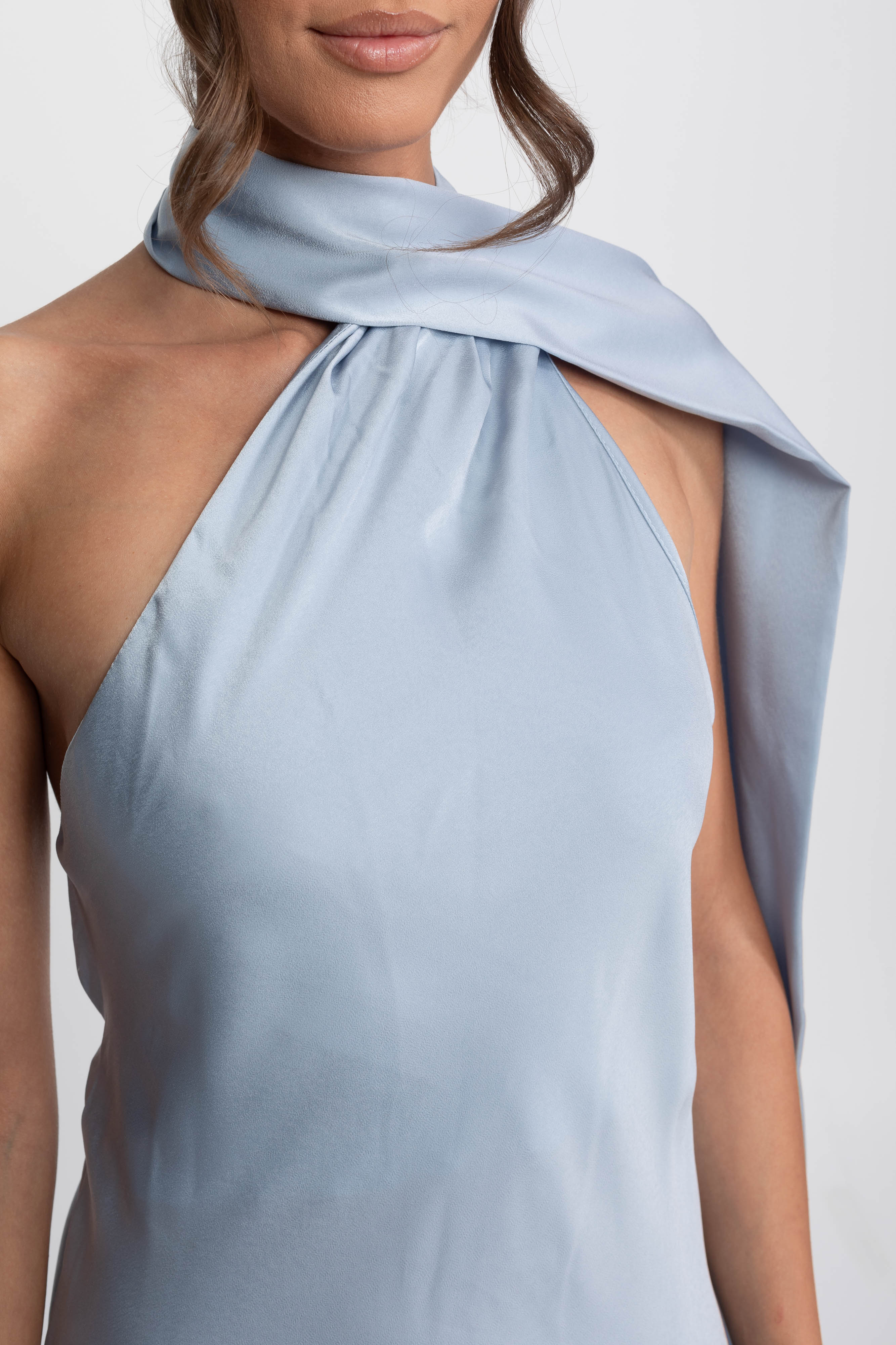 Twist Halter Satin Slip Dress con scollo asimmetrico - Blu 